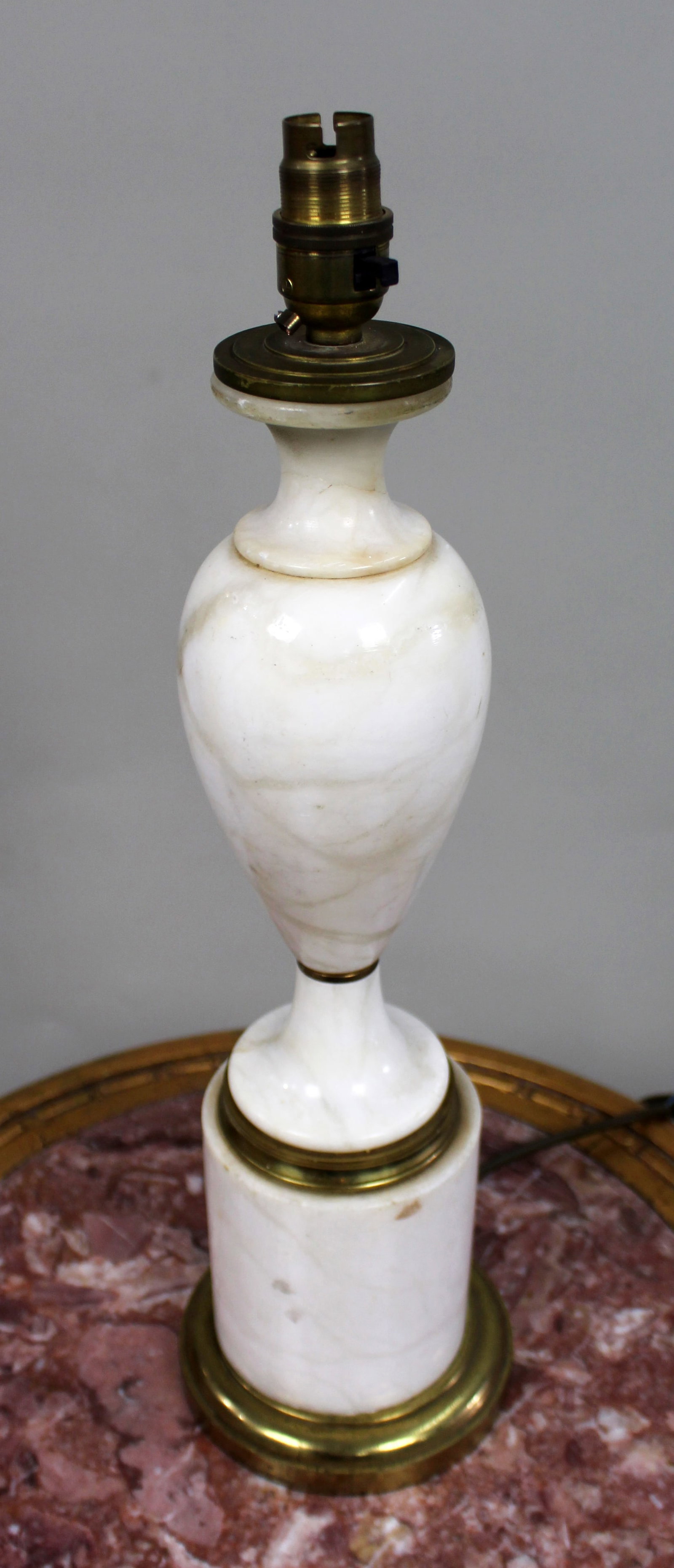 Vintage White Alabaster and Brass Table Lamp - 2