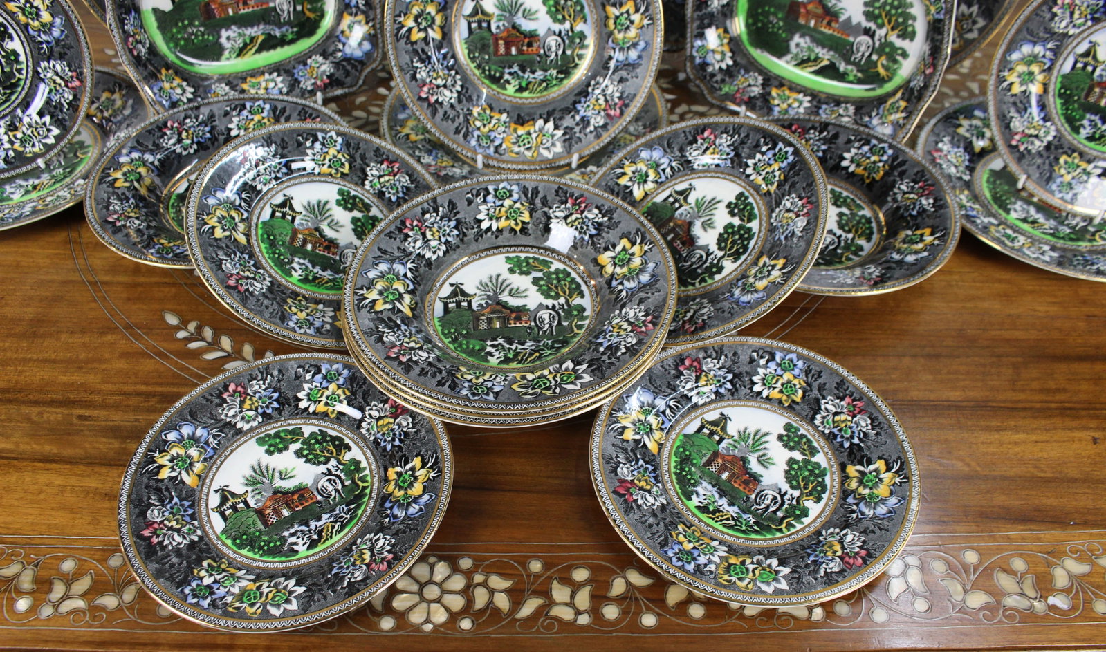 Hatterbridge Pottery Chinoiseries Rogers 20-Piece Dinner Service - 4