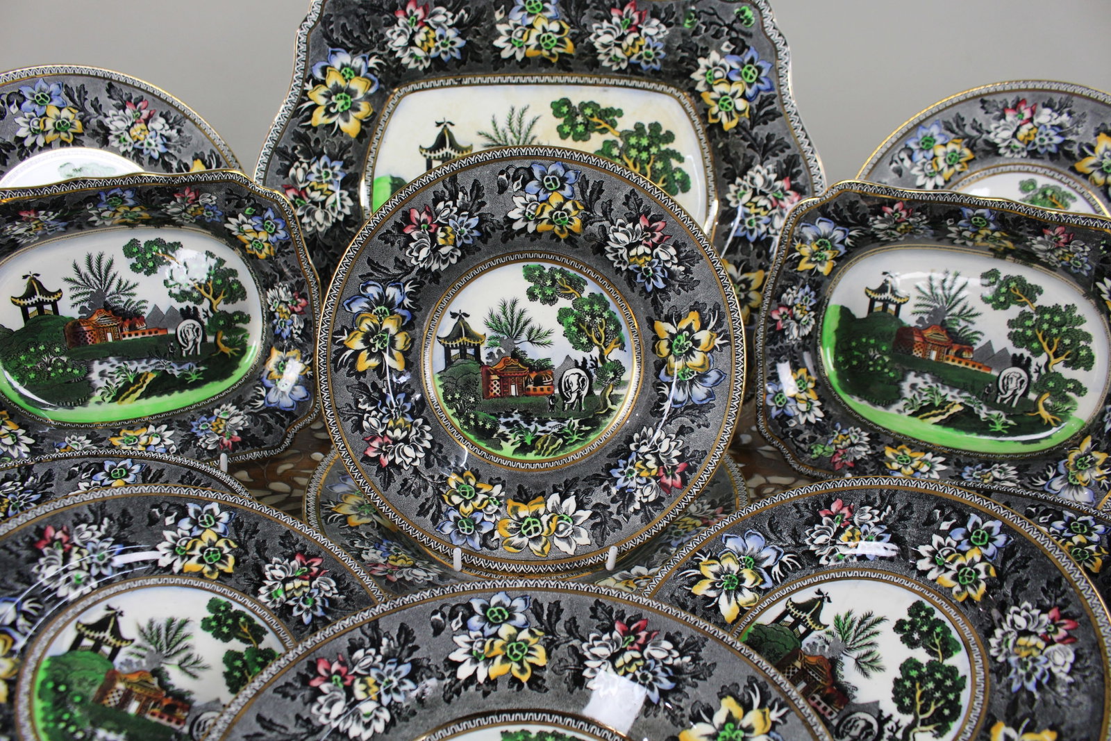 Hatterbridge Pottery Chinoiseries Rogers 20-Piece Dinner Service - 7
