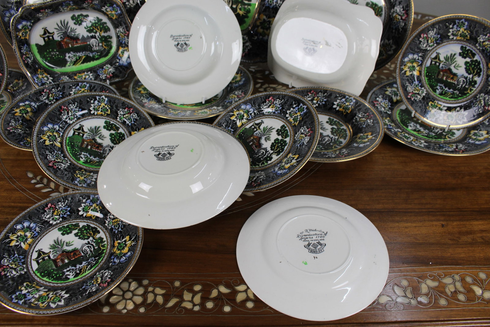 Hatterbridge Pottery Chinoiseries Rogers 20-Piece Dinner Service - 8