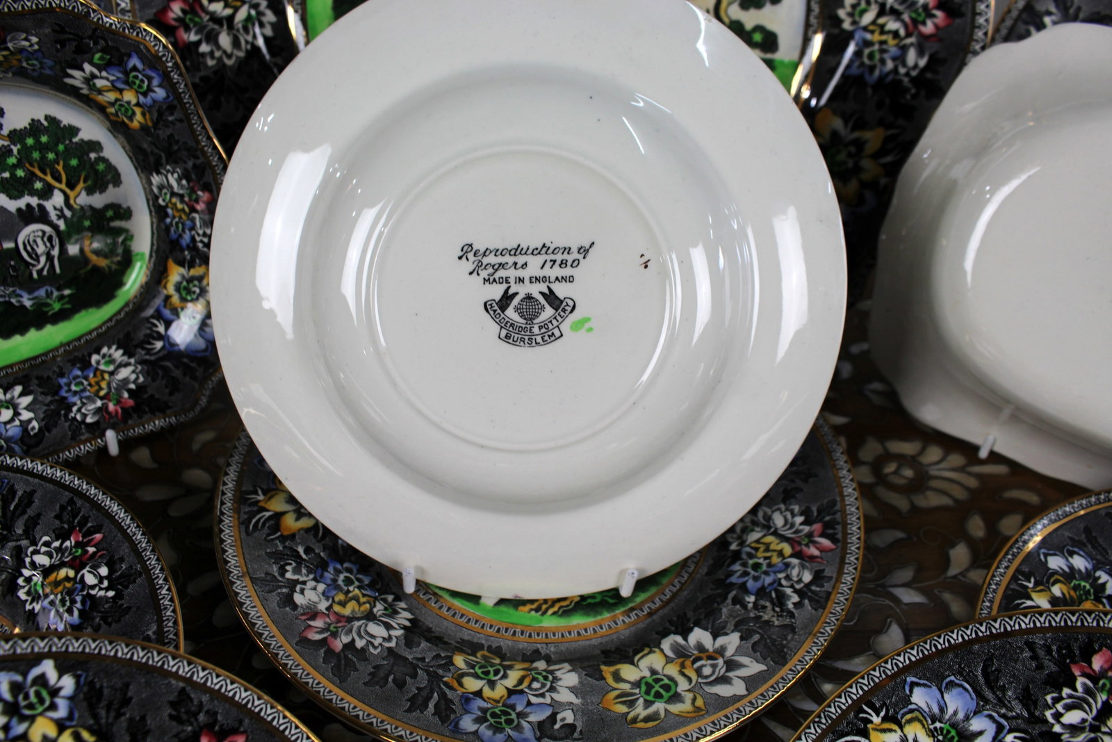Hatterbridge Pottery Chinoiseries Rogers 20-Piece Dinner Service - 9