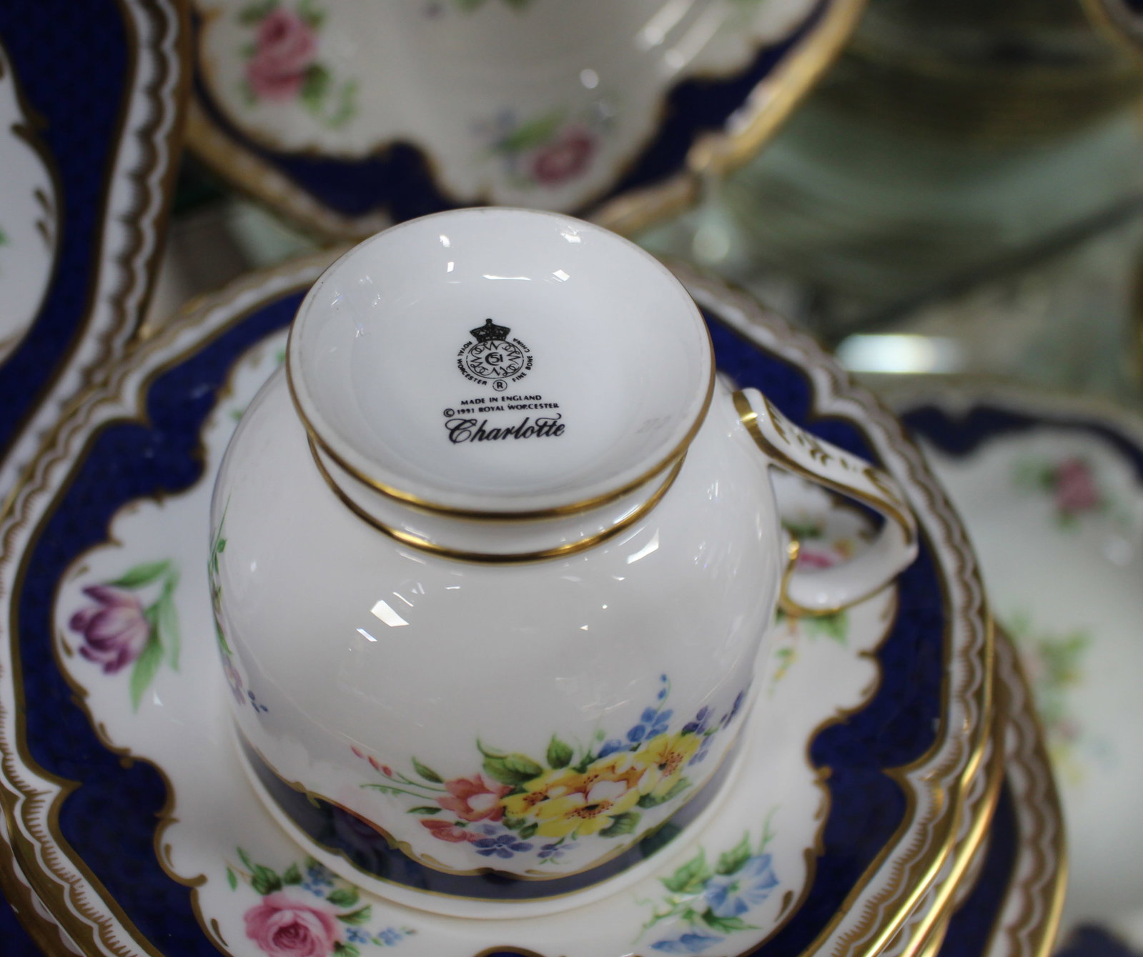 Royal Worcester Charlotte Dinner Service 70 Pieces - 4