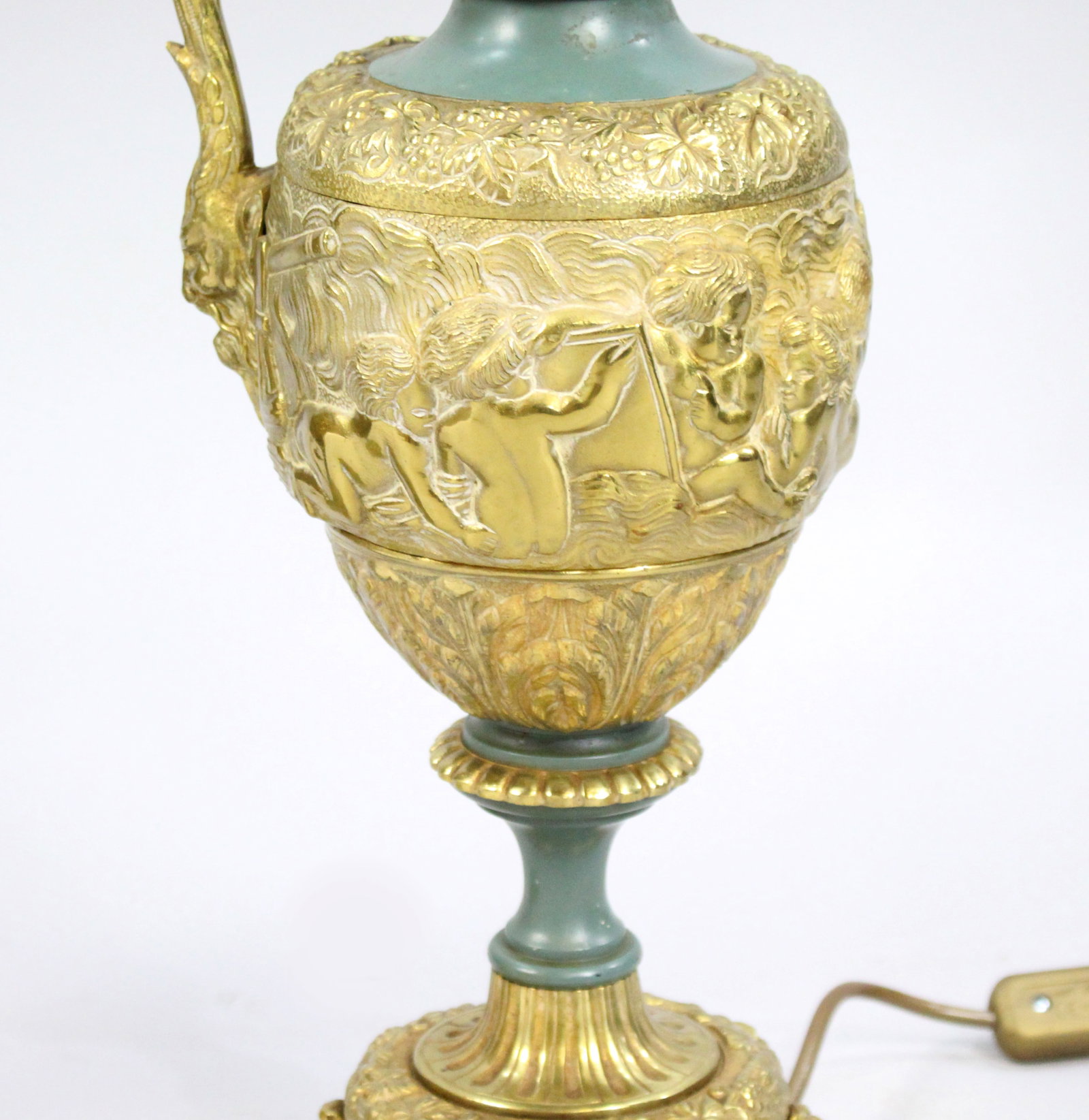Fine Pair of Late 19th Century Gilt Metal Ewer Form Table Lamps, c.1890 - 14
