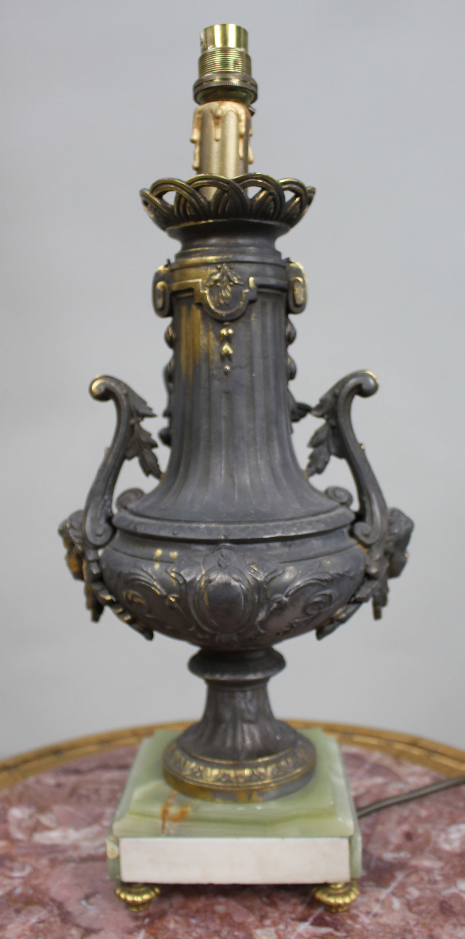 Vintage Gilt Brass Cherub Onyx Table Lamp - 3