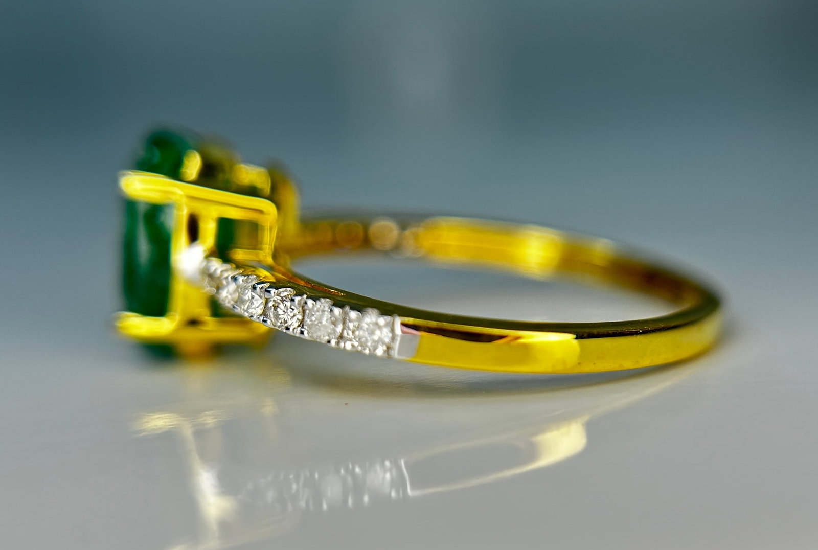 Beautiful Natural Emerald 2.02 CT With Natural Diamonds & 18k Gold - 3