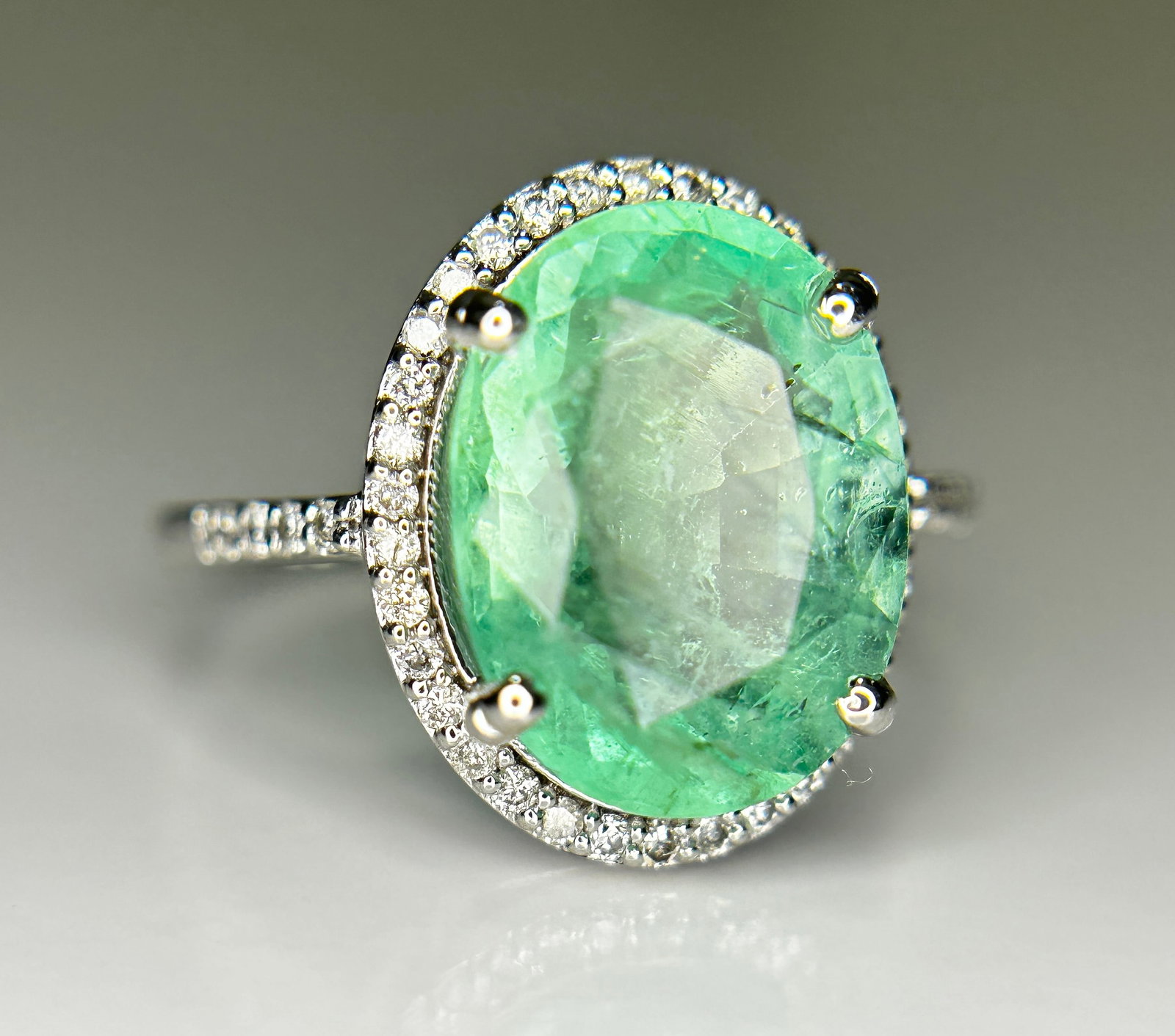 Beautiful 4.24CT Untreated Natural Columbian Emerald Ring, Diamonds & 18k Gold - 2