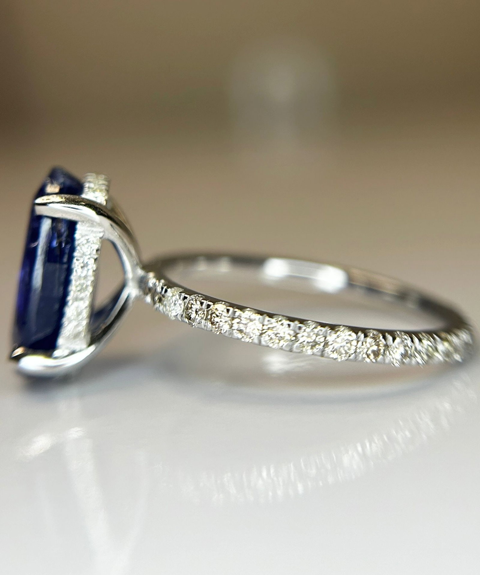 Beautiful 5.38 CT Natural Ceylon Royal Blue Sapphire Diamonds & 18k Gold - 6