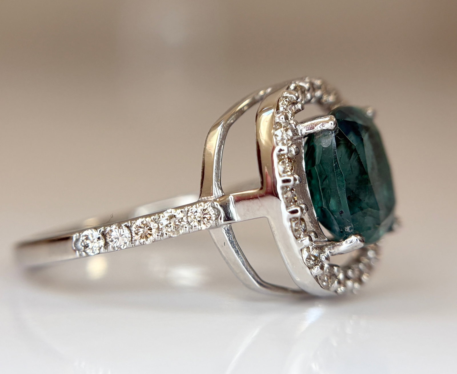 Beautiful 2.25 CT Natural Emerald Ring With Natural Diamonds & Platinum 950 - 9