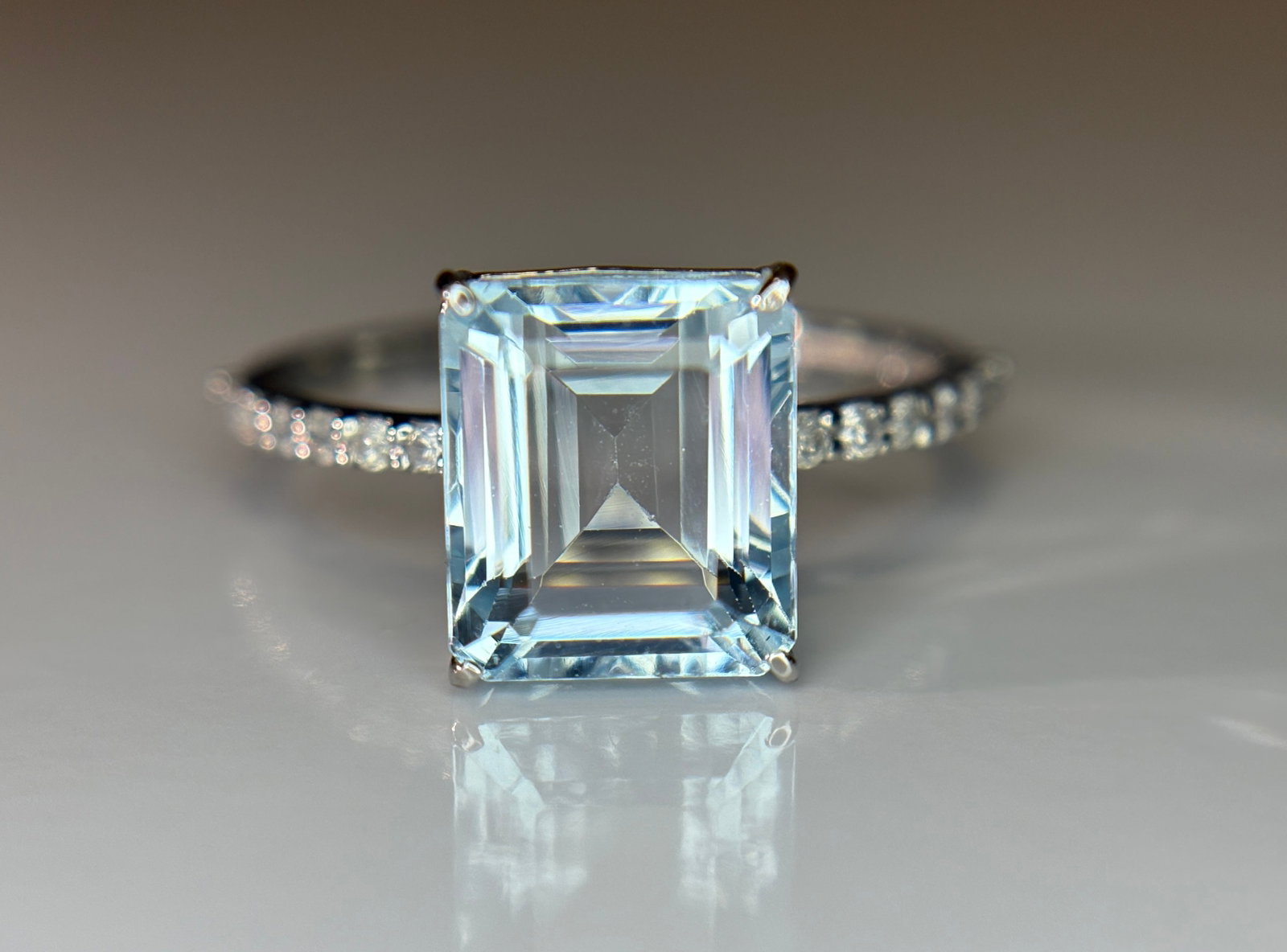 Beautiful 3.34 CT Natural Aquamarine Ring With Natural Diamonds & 950 Platinum: Title: Beautiful 3.34 CT Natural Aquamarine Ring With Natural Diamonds & 950 Platinum Description: Beautiful 3.34 CT Natural Aquamarine Ring With Natural Diamonds & 950 Platinum 