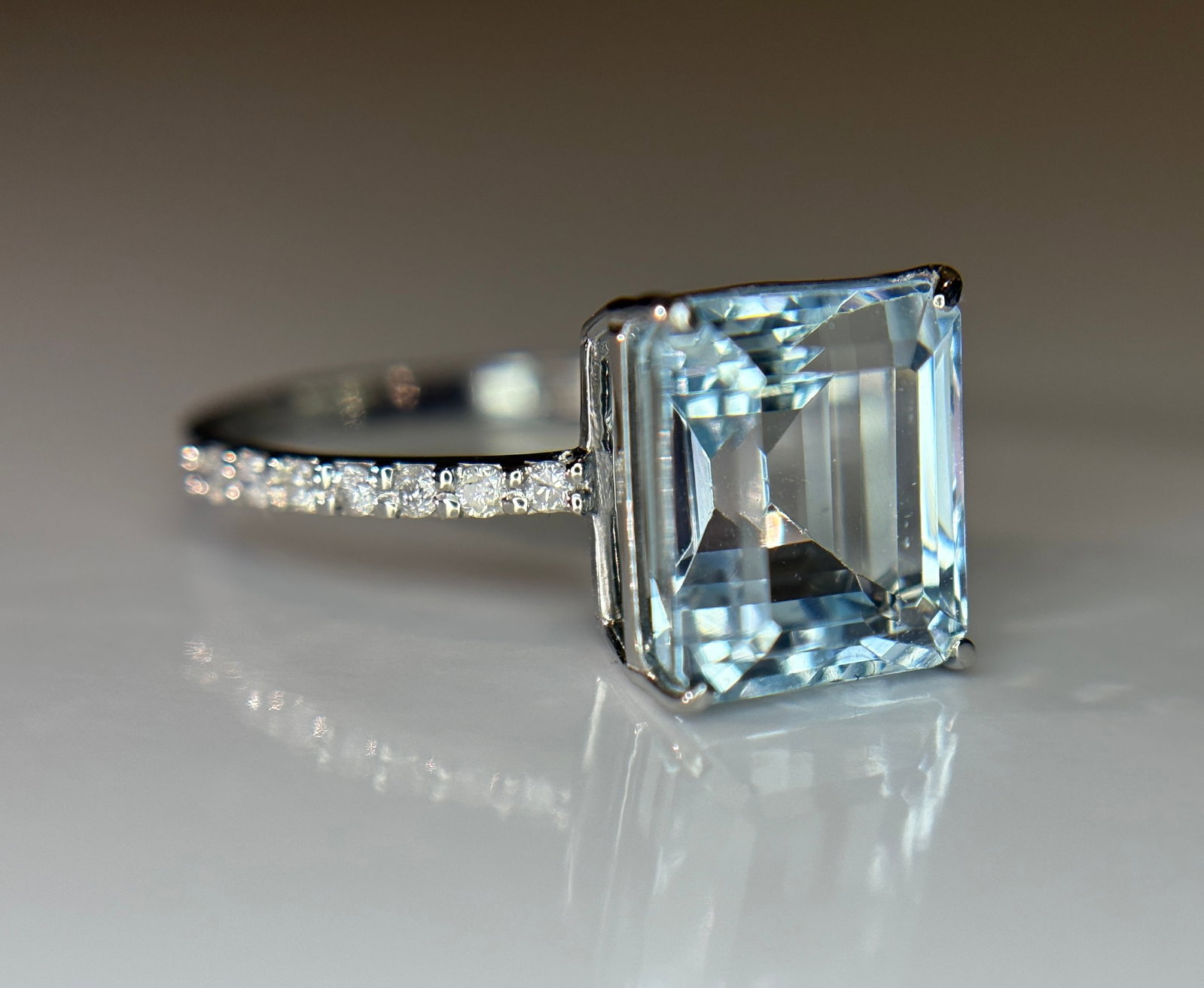 Beautiful 3.34 CT Natural Aquamarine Ring With Natural Diamonds & 950 Platinum - 3