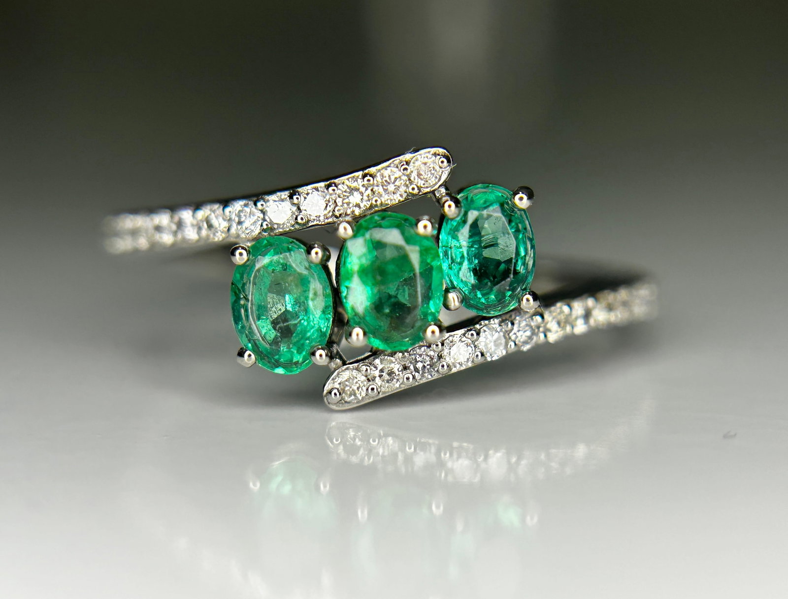 Beautiful 0.62Ct Natural Emerald Ring With Natural Diamonds & Platinum 950 - 2