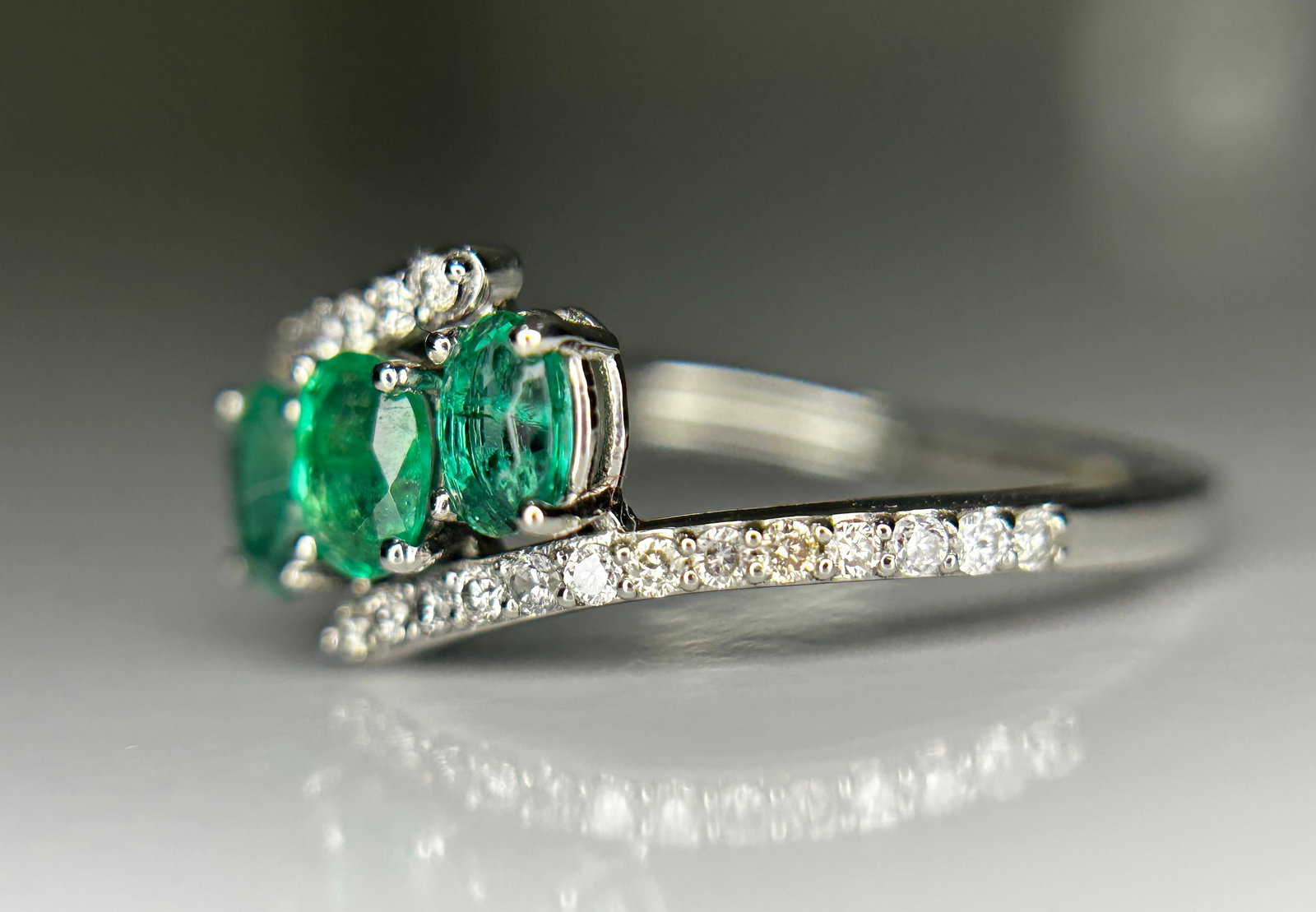 Beautiful 0.62Ct Natural Emerald Ring With Natural Diamonds & Platinum 950 - 4