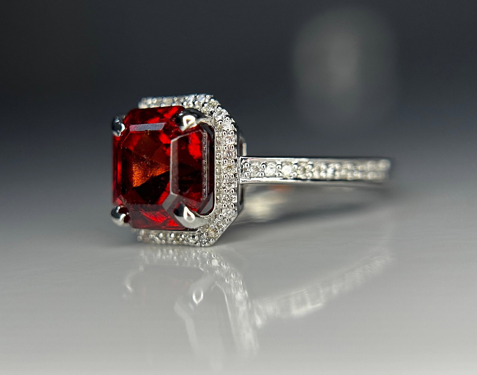 Beautiful 3.55 CT Natural Hessonite Garnet With Natural Diamonds & 18k Gold - 10