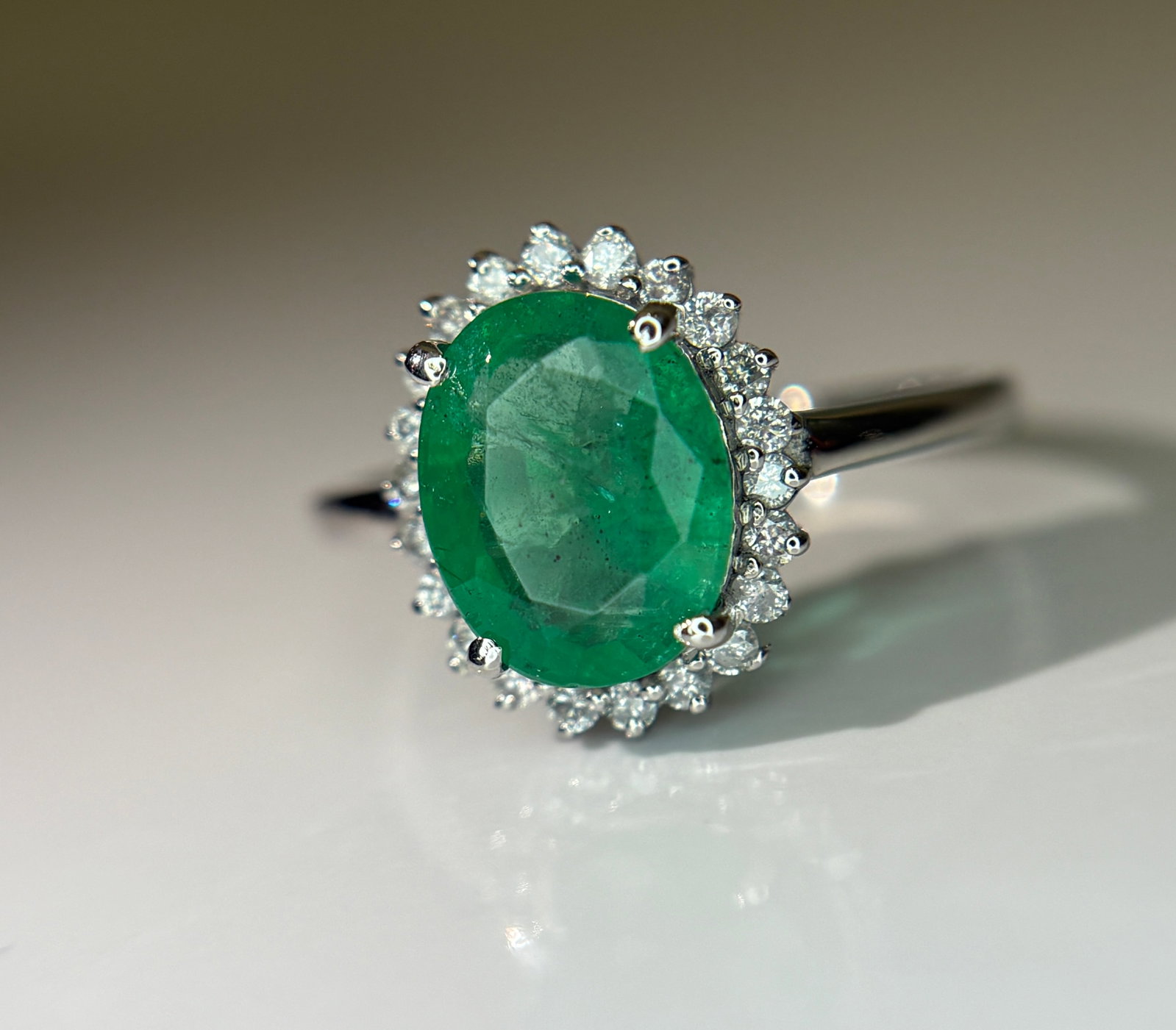 Beautiful 2.30 CT Natural Emerald Ring With Natural Diamonds & Platinum 950 - 3
