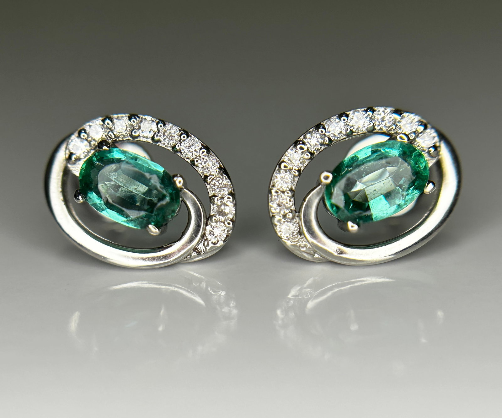 Beautiful 0.93ct Natural Emerald, Diamond Halo Set Stud Earrings In Platinum 950 - 3