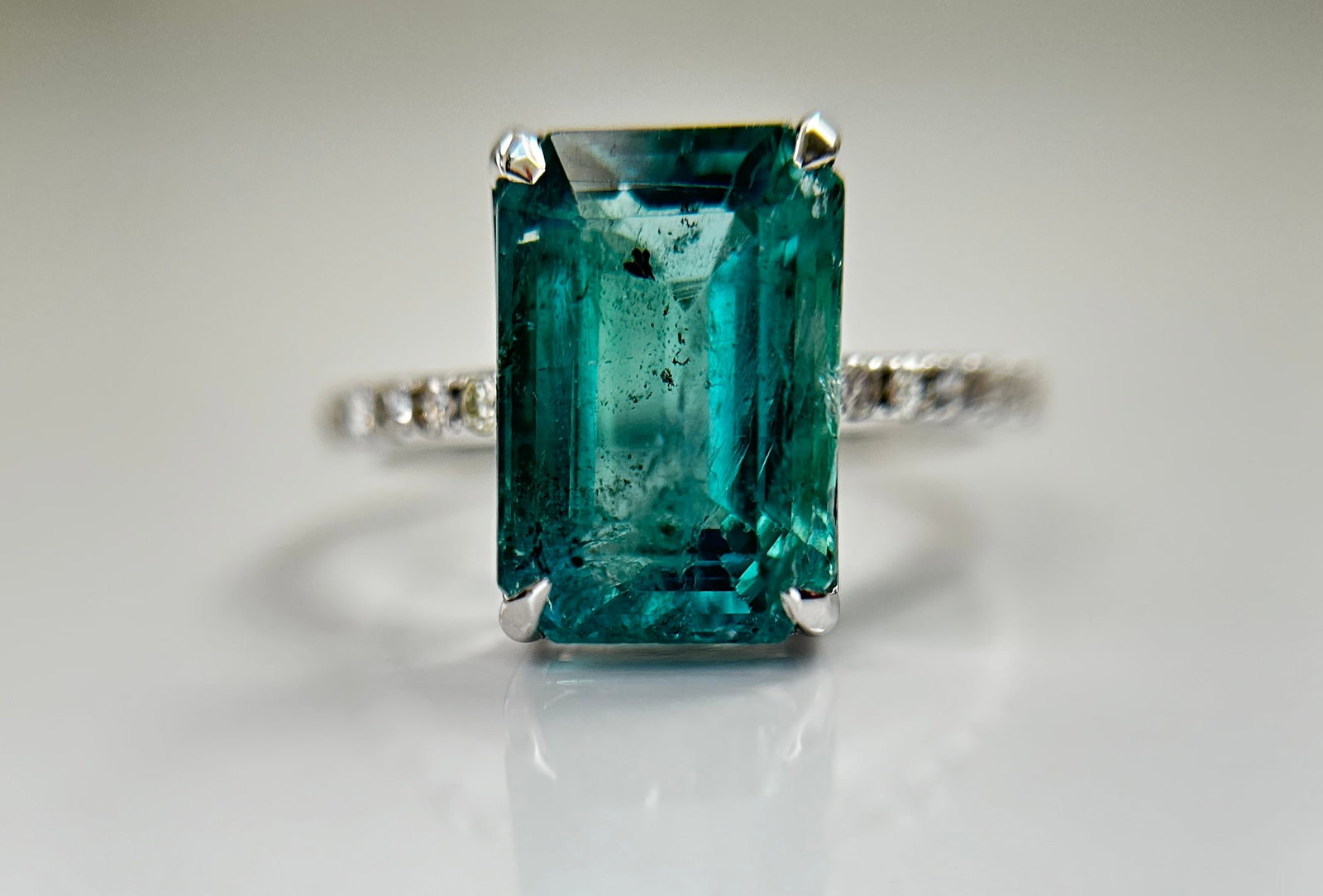 Beautiful Natural Emerald 4.26 CT With Natural Diamonds & 18k Gold - 9