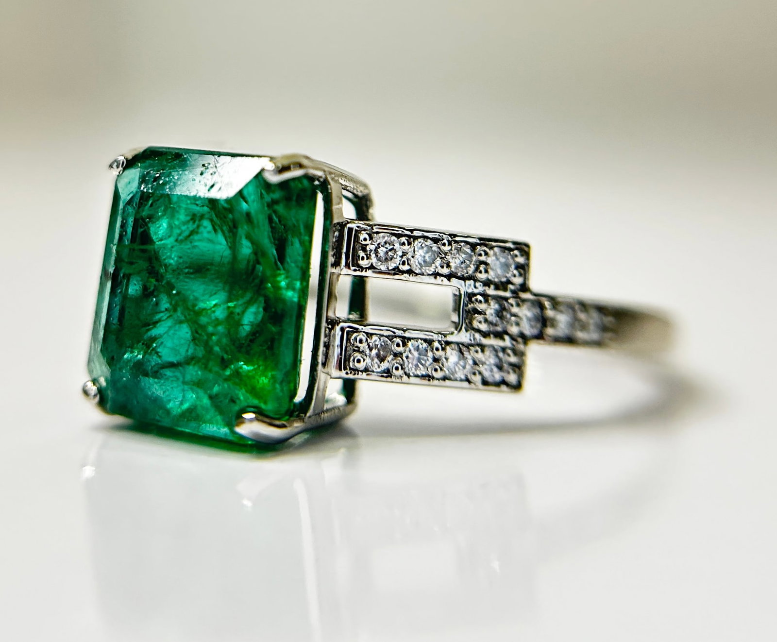 Beautiful Natural 2.64 CT Emerald Ring With Natural Diamonds & Platinum 950 (1 of 9)