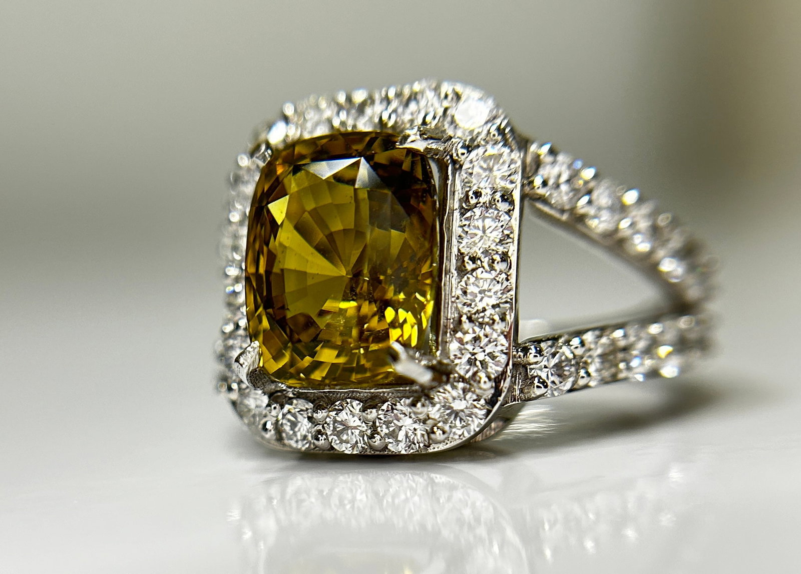 GIA Certified Natural Alexandrite 4.17ct Ring With 1.55 Cts Diamond & 18k White - 2