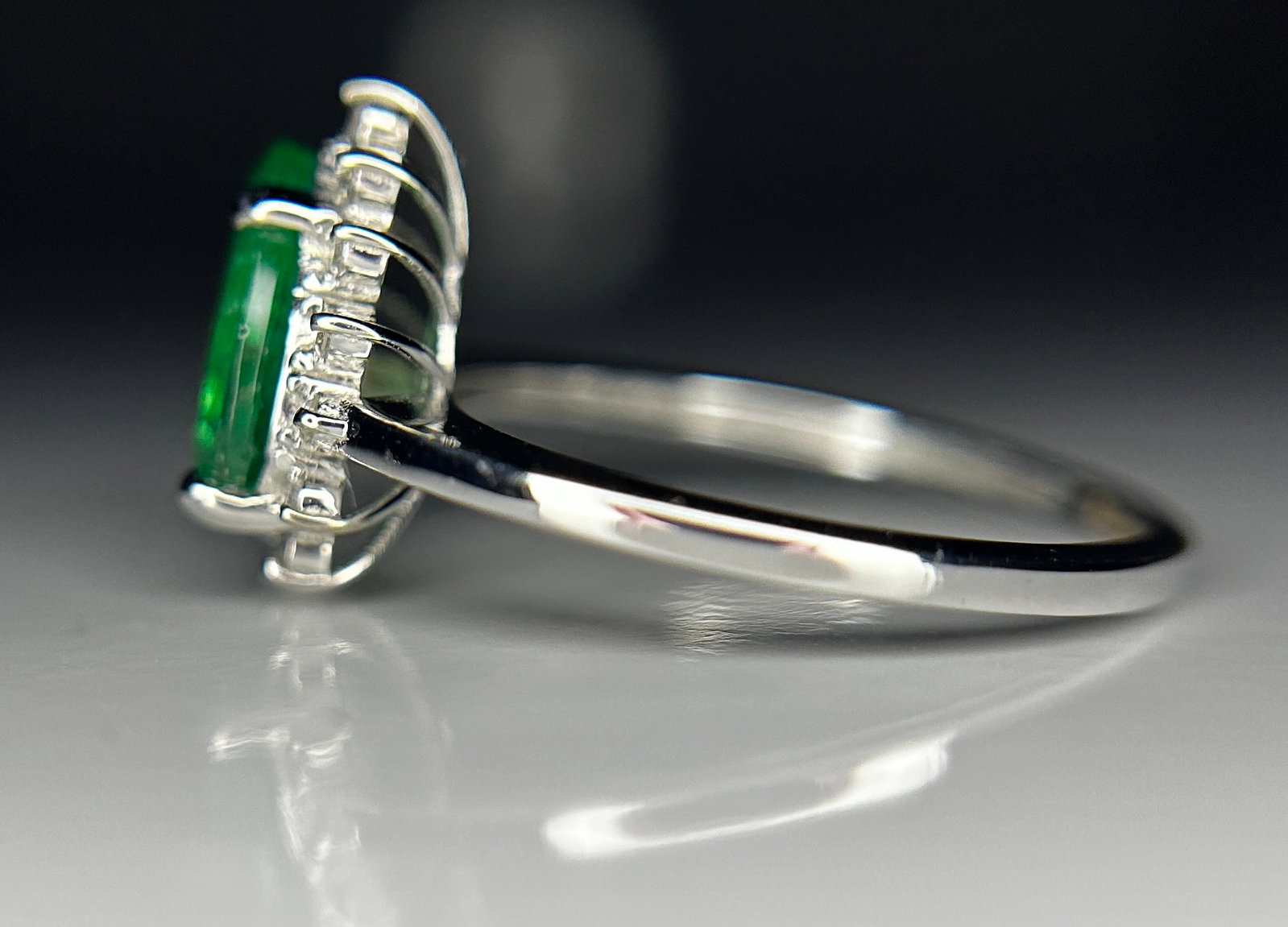 Beautiful 1.18ct Natural Emerald With Natural Diamonds & 18k Gold - 4