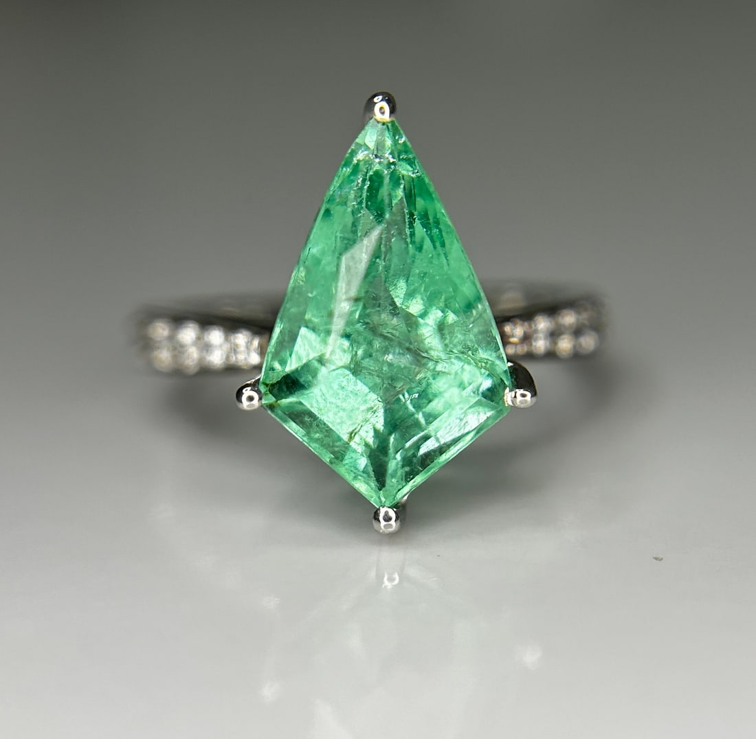 Beautiful Natural Columbian Emerald 3.63 CT With Natural Diamonds & 14k Gold - 9