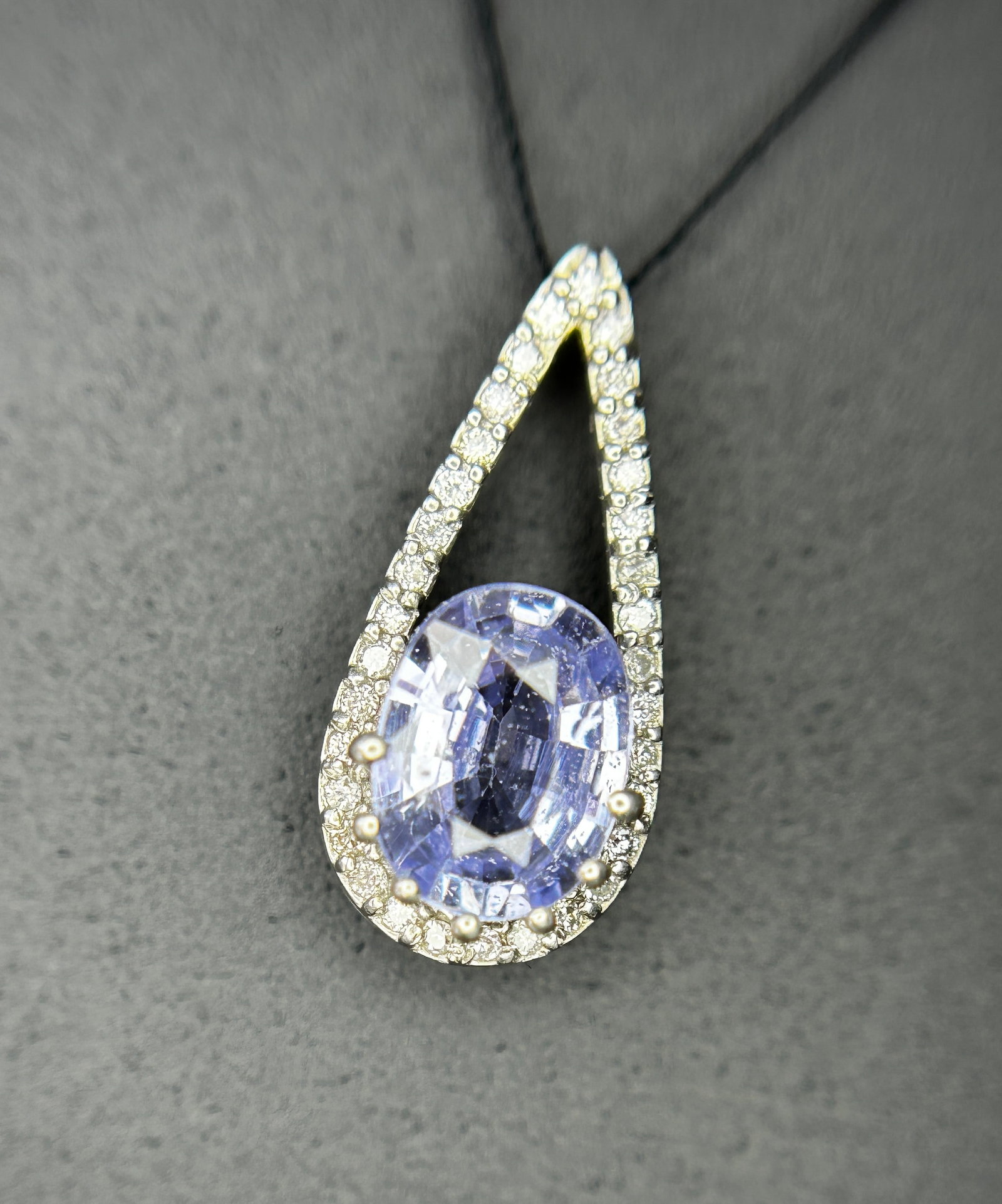Beautiful 1.59 CT Unheated Ceylon Blue Sapphire Diamonds & 950 Platinum Pendant: Title: Beautiful 1.59 CT Unheated Ceylon Blue Sapphire Diamonds & 950 Platinum Pendant Description: Beautiful 1.59 CT Natural Ceylon Blue Sapphire With Natural Diamonds & 950 Platinum