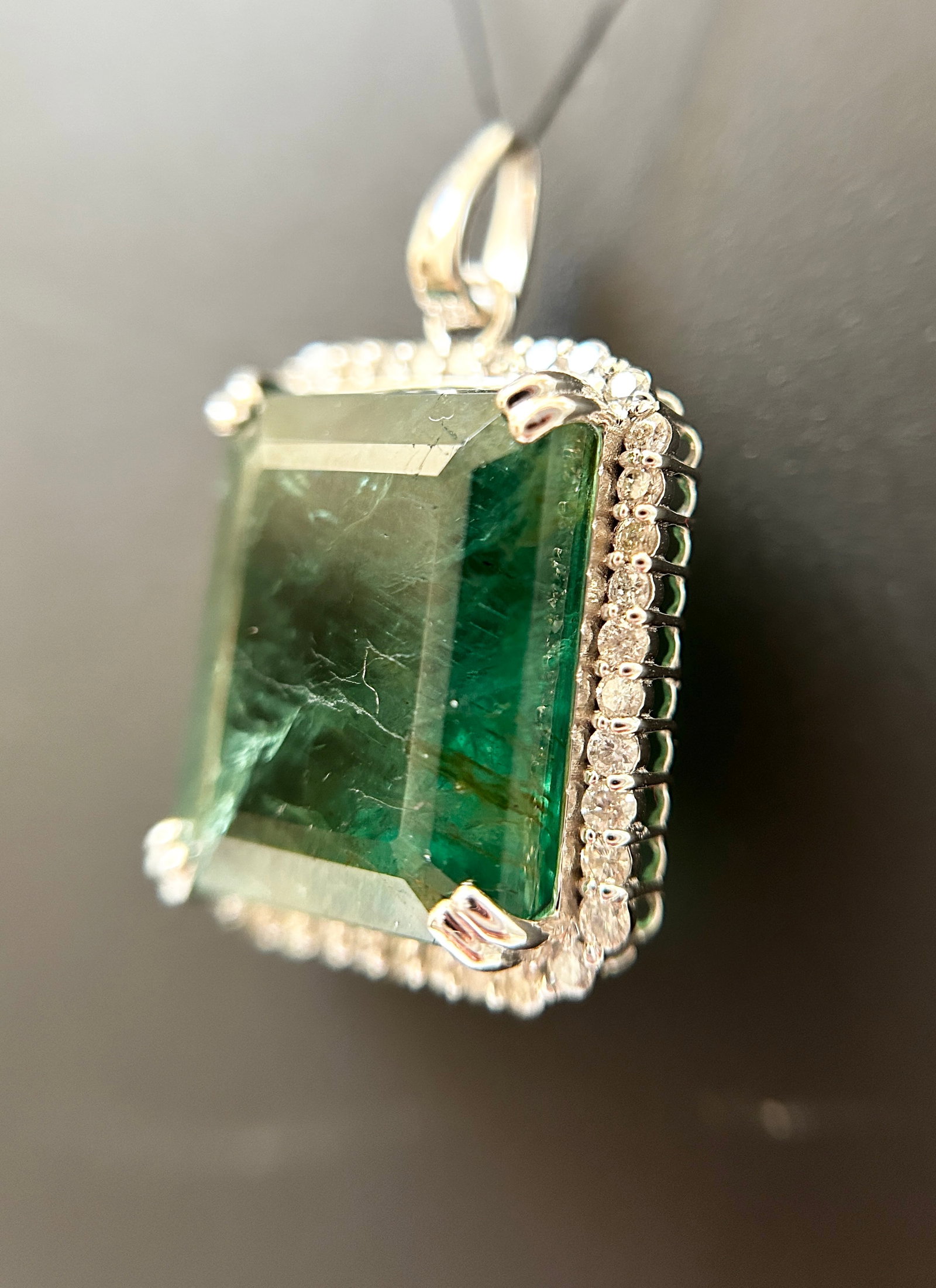 Beautiful 24.18 ct Natural Emerald With Natural Diamonds & 18k Gold - 7
