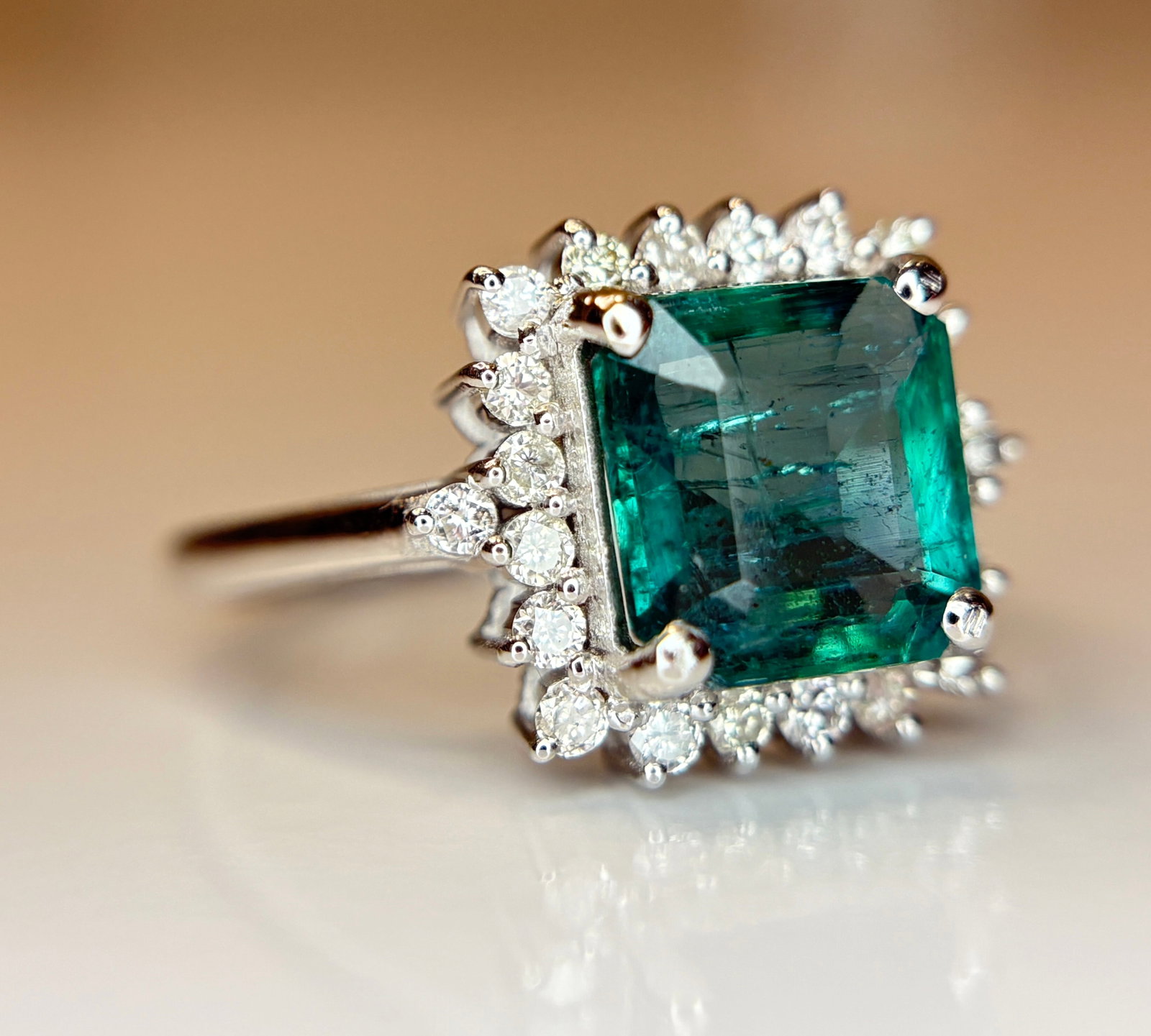 Beautiful 2.10 CT Natural Emerald With Natural Diamonds & 18k Gold - 3