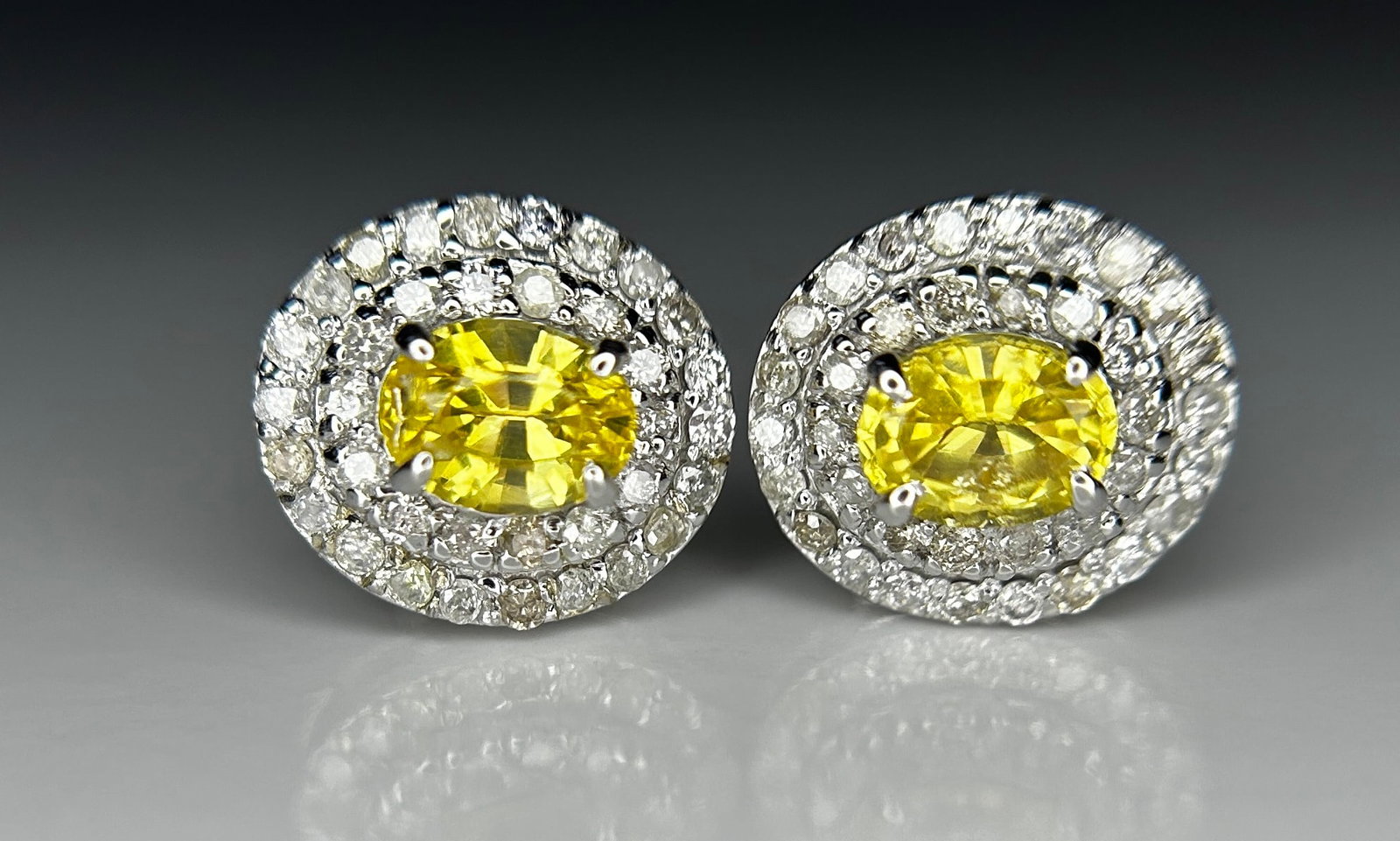Beautiful 0.92 CT Unheated Ceylon Yellow Sapphire With Natural Diamonds & 18k Gold - 3