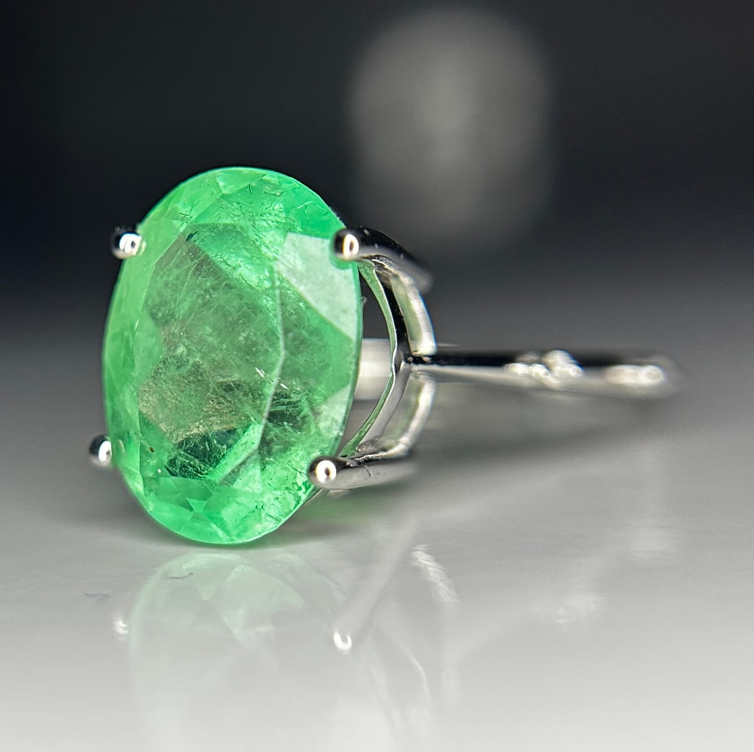 Beautiful 5.47ct Natural Colombian Emerald With Natural Diamonds & 18k Gold - 3