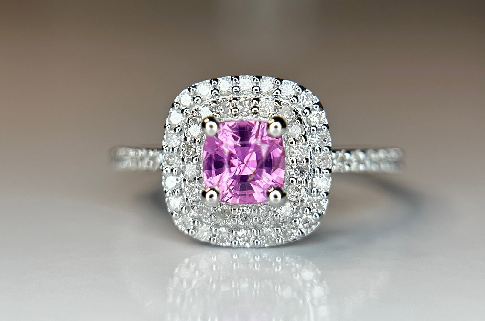Beautiful 0.63 CT Unheated Ceylon Pink Sapphire With Natural Diamonds & 18k Gold: Title: Beautiful 0.63 CT Unheated Ceylon Pink Sapphire With Natural Diamonds & 18k Gold Description: Beautiful 0.63 CT Unheated Ceylon Pink Sapphire With Natural Diamonds & 18k Gold