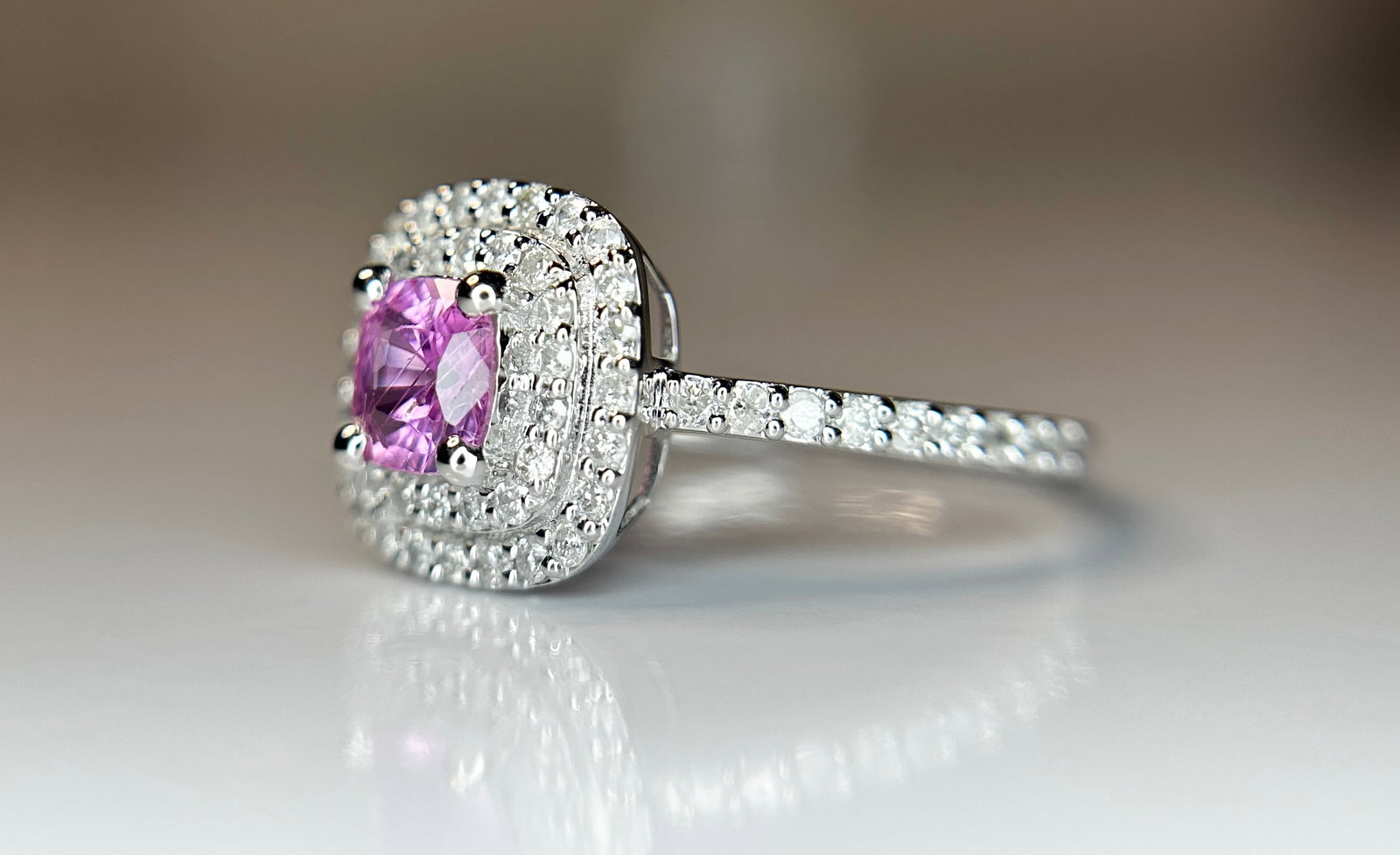 Beautiful 0.63 CT Unheated Ceylon Pink Sapphire With Natural Diamonds & 18k Gold - 3