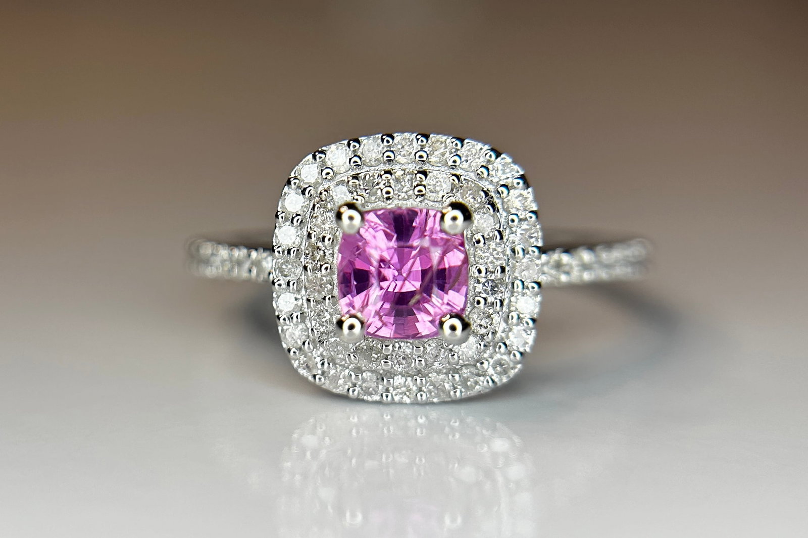 Beautiful 0.63 CT Unheated Ceylon Pink Sapphire With Natural Diamonds & 18k Gold - 8