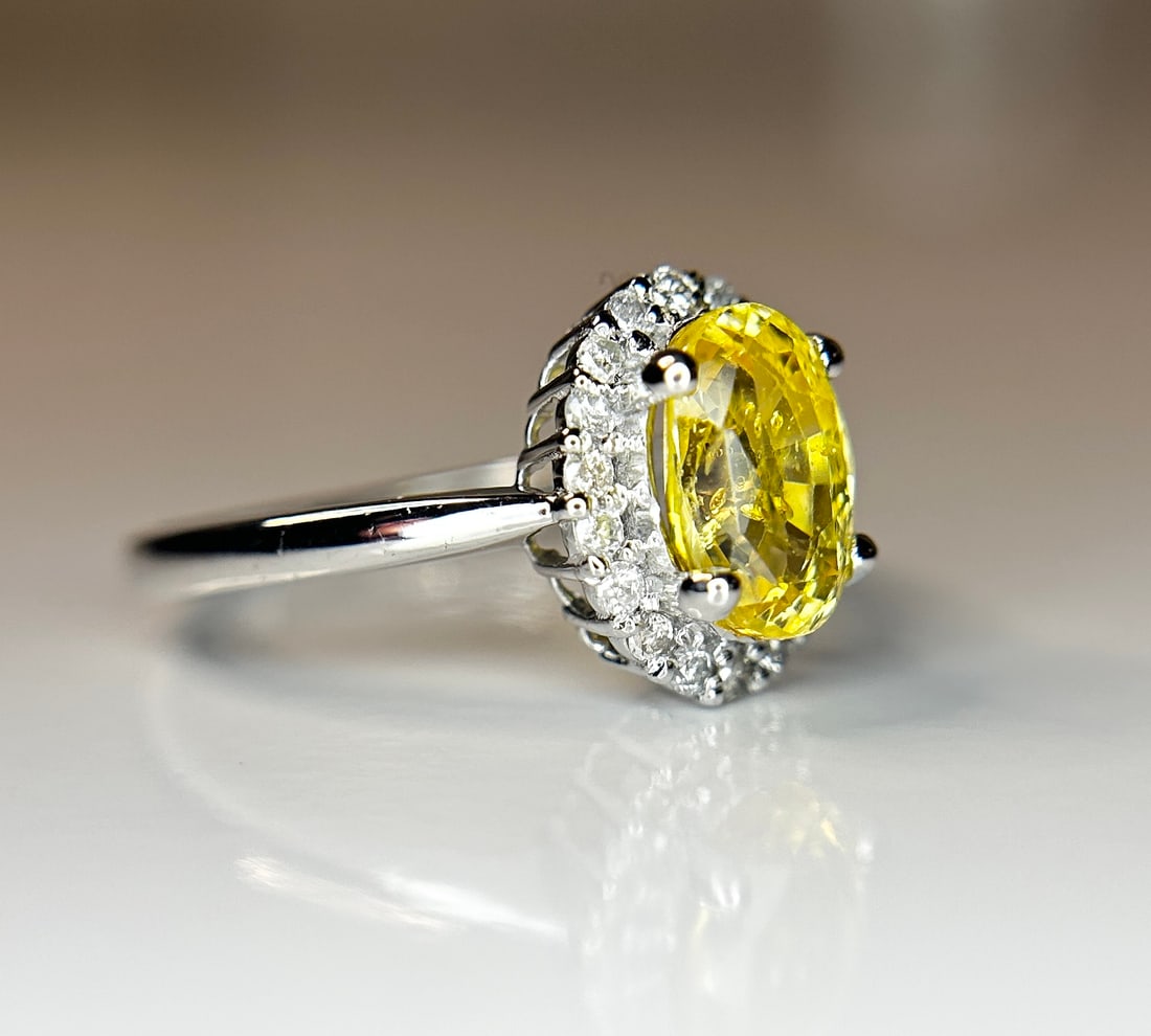 Beautiful 2.09 CT Unheated Yellow Sapphire With Natural Diamonds & 18k Gold - 6