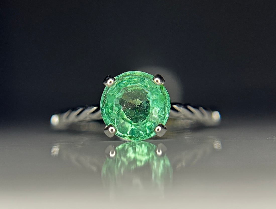 Beautiful 1.35ct Natural Emerald With Natural Diamonds & 18k Gold - 9
