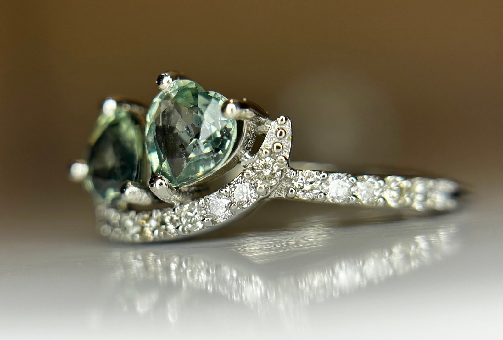 Beautiful 1.07 CT Bi-Colour Unheated Ceylon Sapphire Diamonds & 950 Platinum - 4