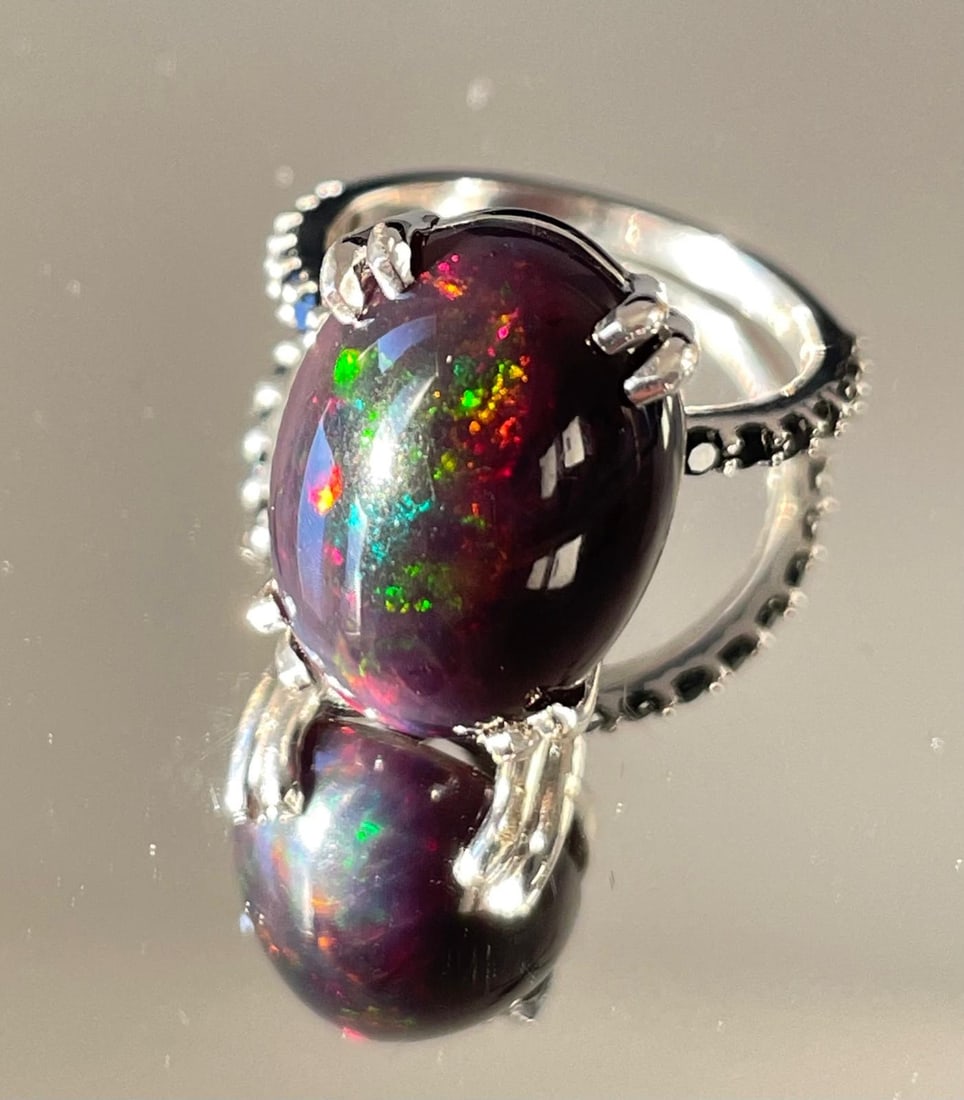 Beautiful Natural 7.66Ct Black Opal Ring With Natural Black Diamonds and 18k Gold - 7