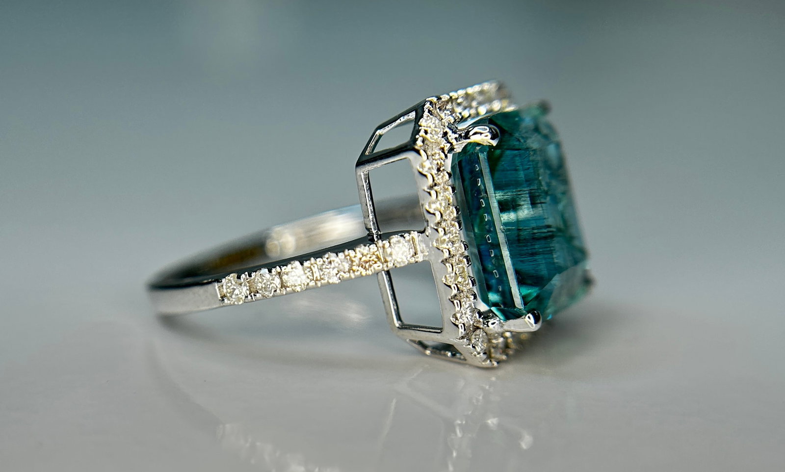 Beautiful Natural Emerald 4.27 CT With Natural Diamonds & 18k Gold - 6
