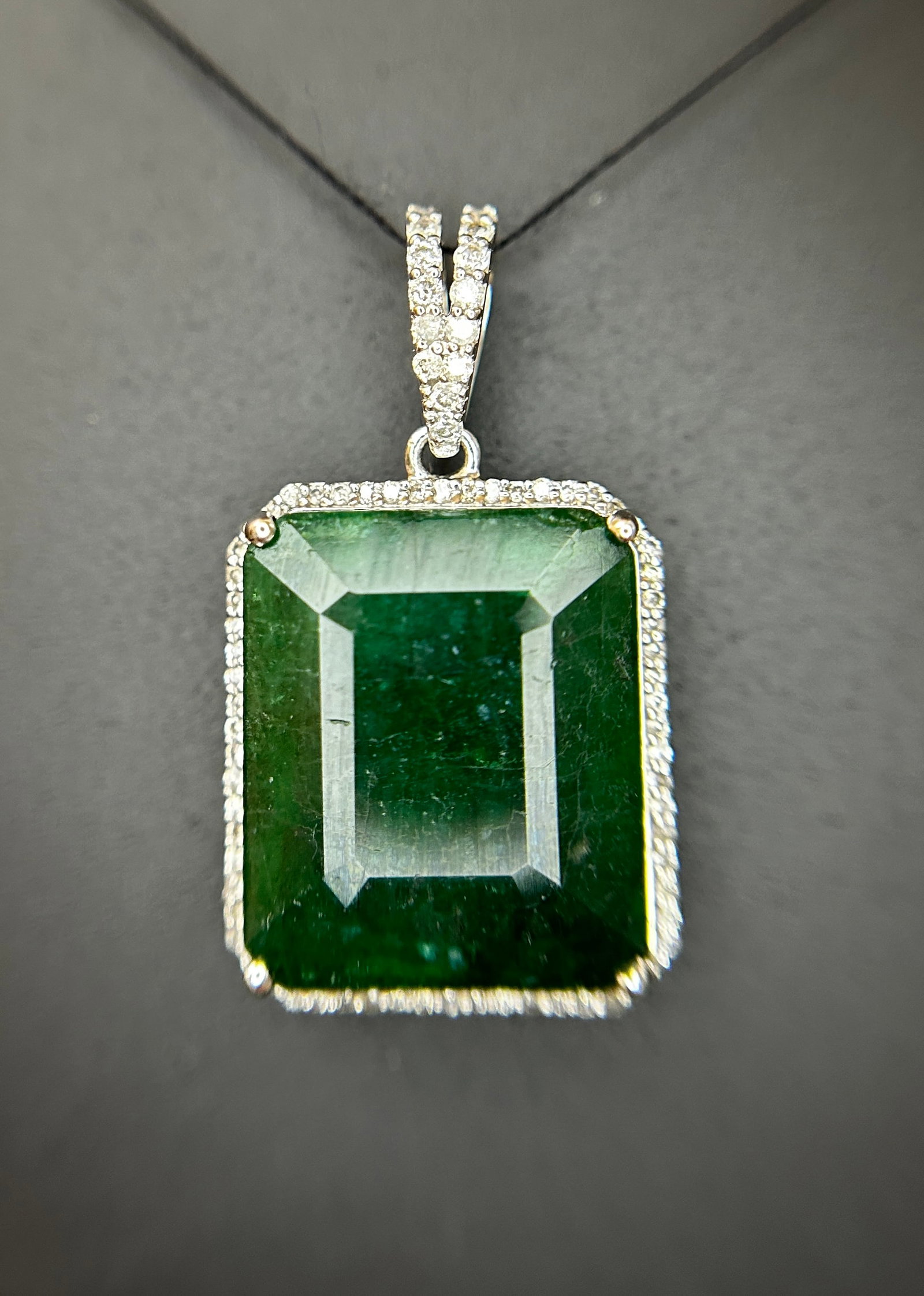 Beautiful 14.39 ct Natural Emerald With Natural Diamonds & 18k Gold - 2
