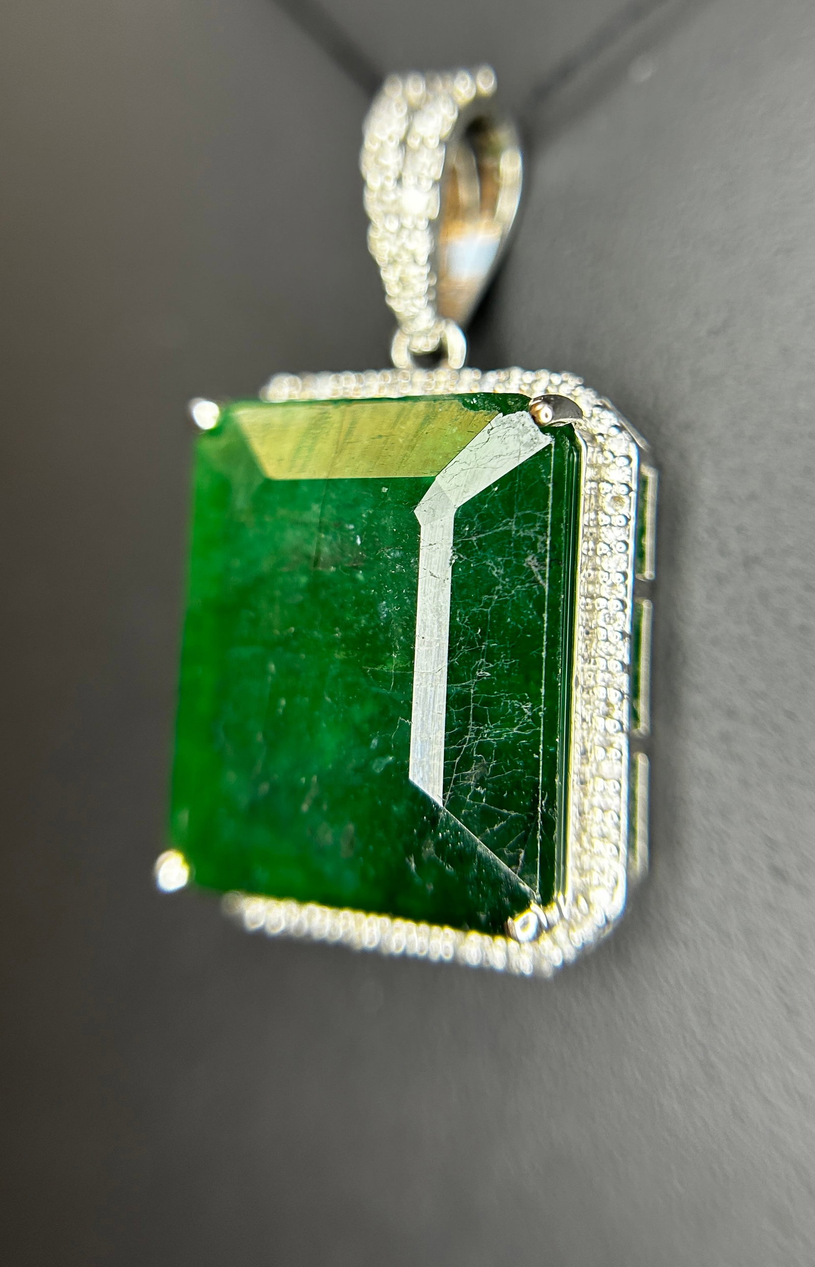 Beautiful 14.39 ct Natural Emerald With Natural Diamonds & 18k Gold - 3