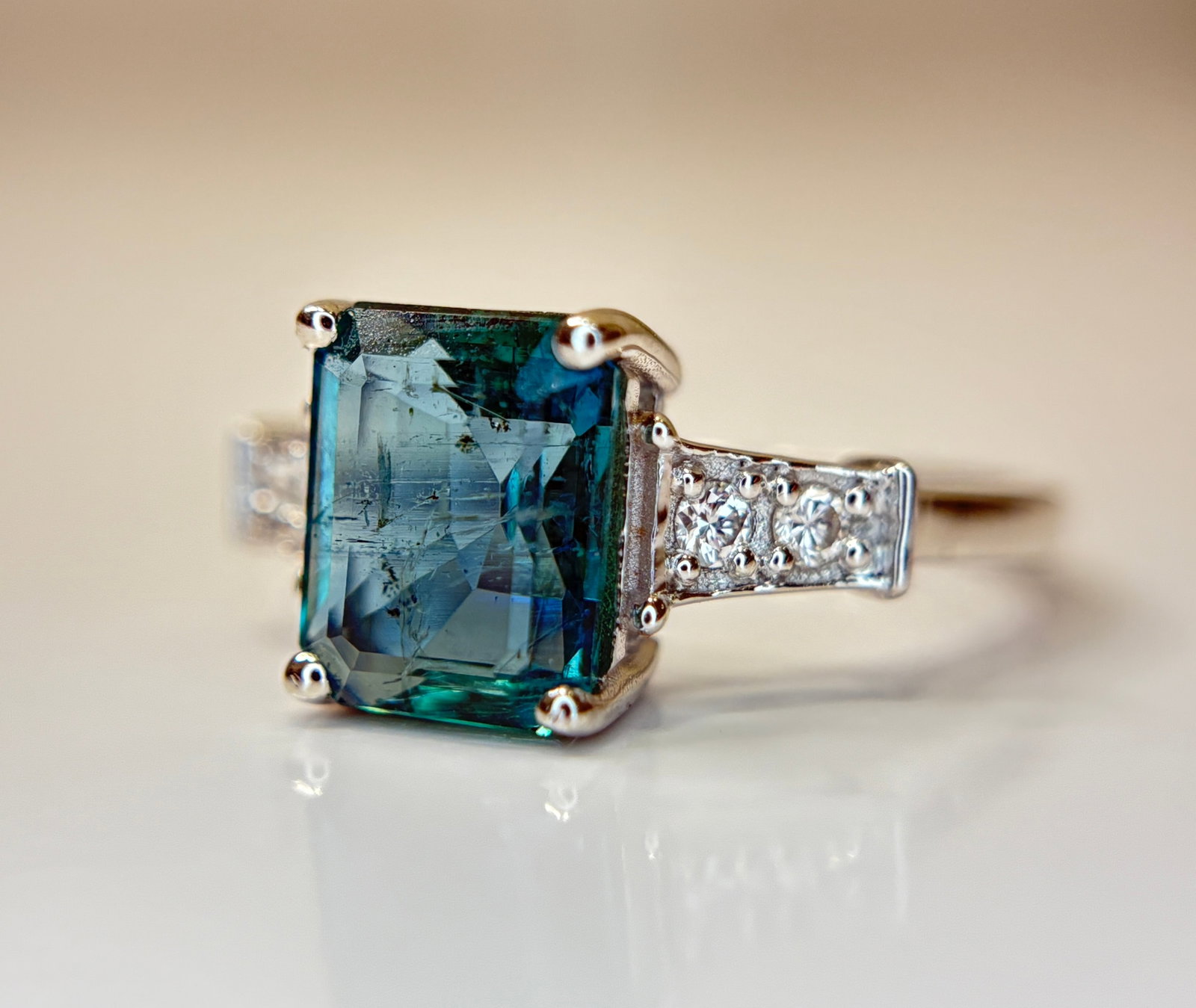 Beautiful 2.10 CT Natural Emerald With Natural Diamonds & 18k Gold - 4