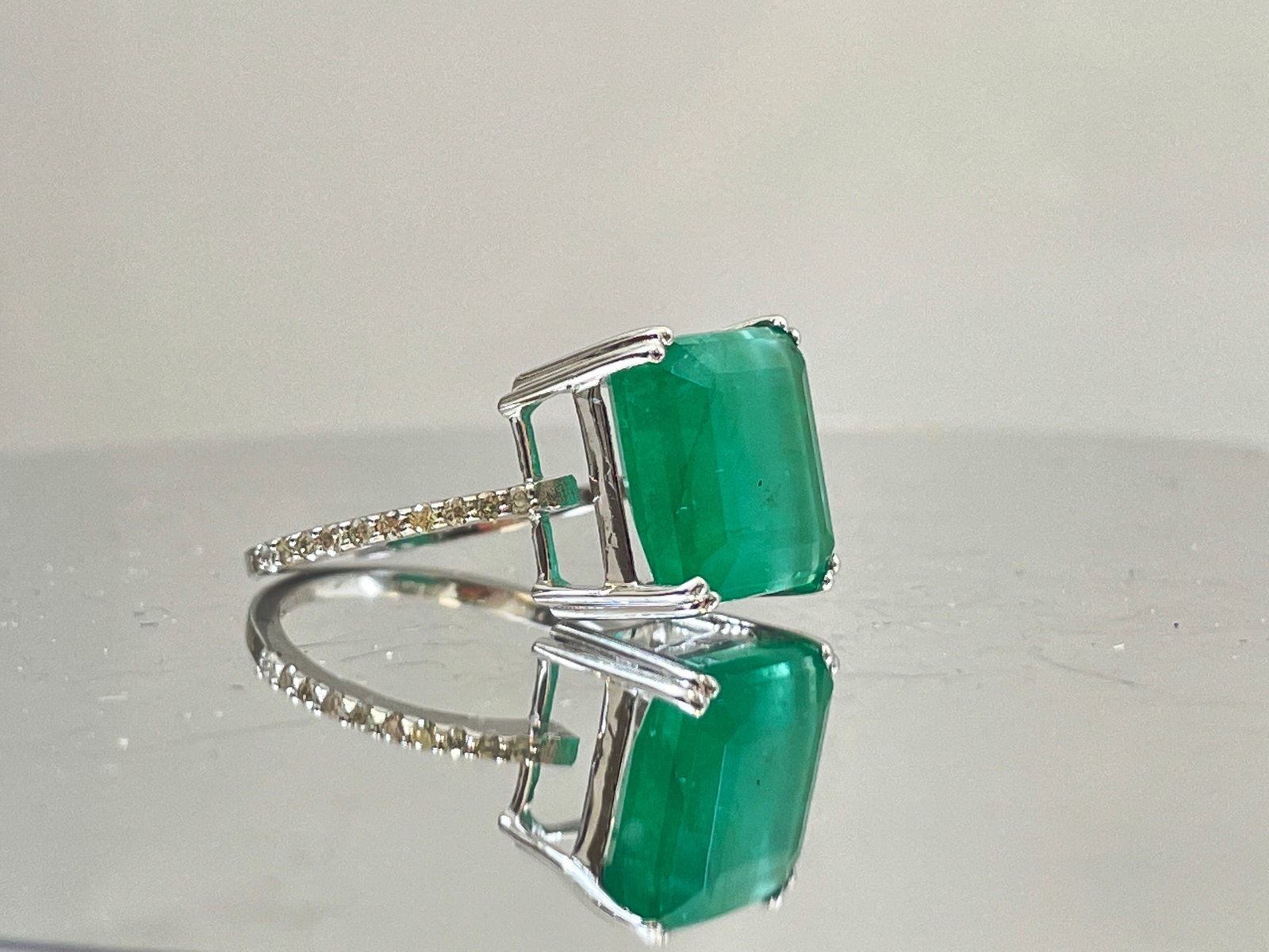 Beautiful 7.19CT Natural Emerald With Natural Diamonds & 18k White Gold - 5