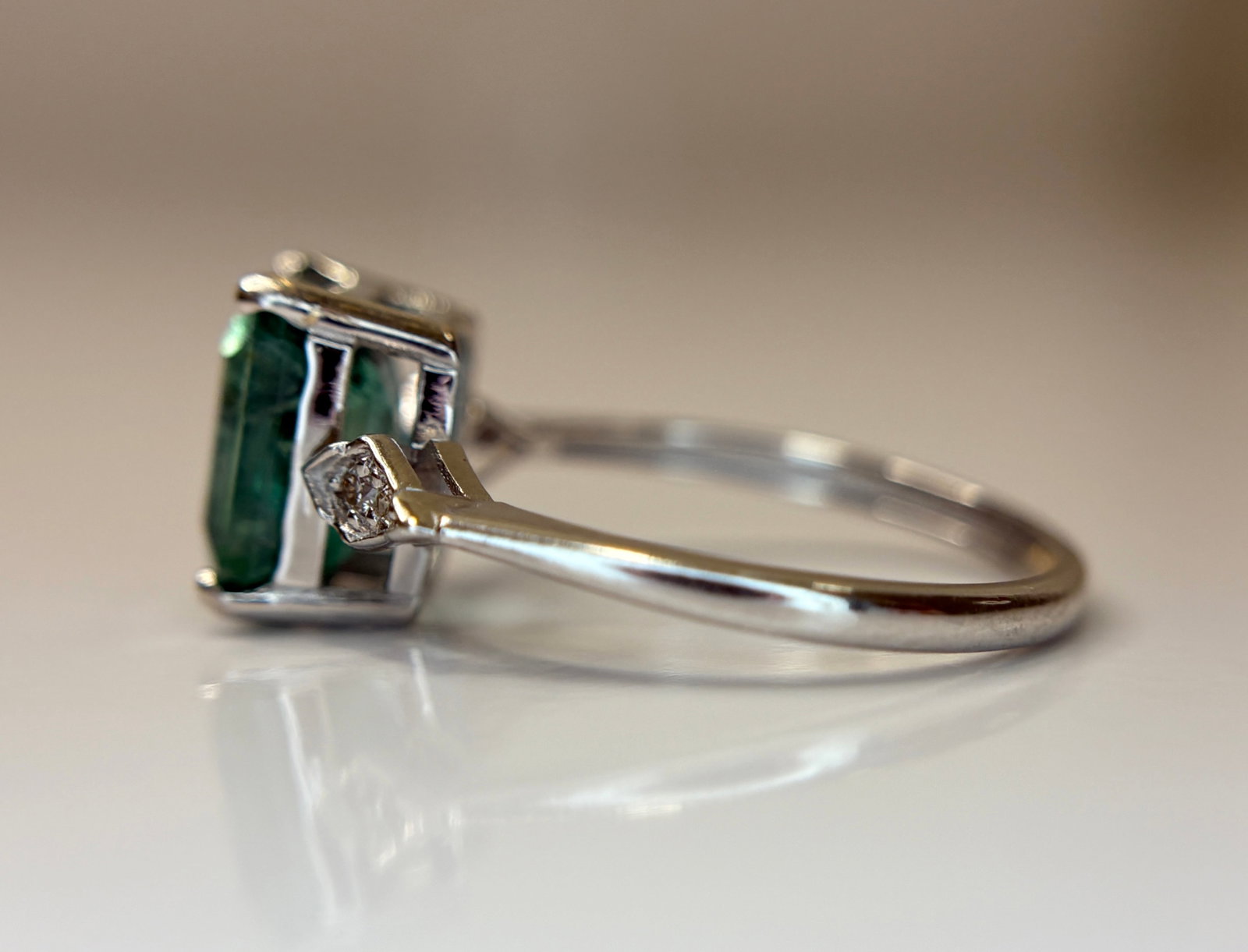 Beautiful 3.04 CT Natural Emerald With Natural Diamonds & 18k Gold - 5