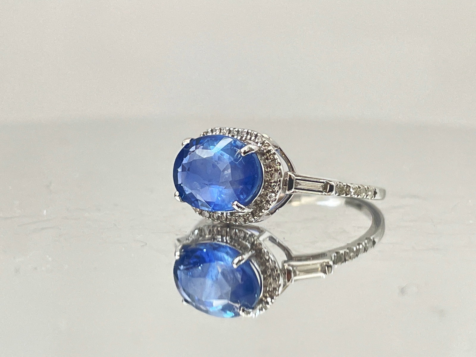 3.04 CT Unheated/Untreated Ceylon Cornflour Blue Sapphire Diamonds & 18k Gold - 2