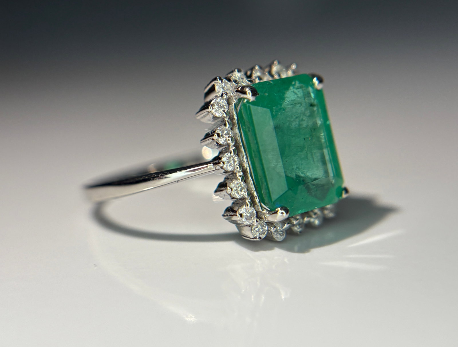 Beautiful 2.90 CT Natural Emerald Ring With Natural Diamonds & Platinum 950 - 9