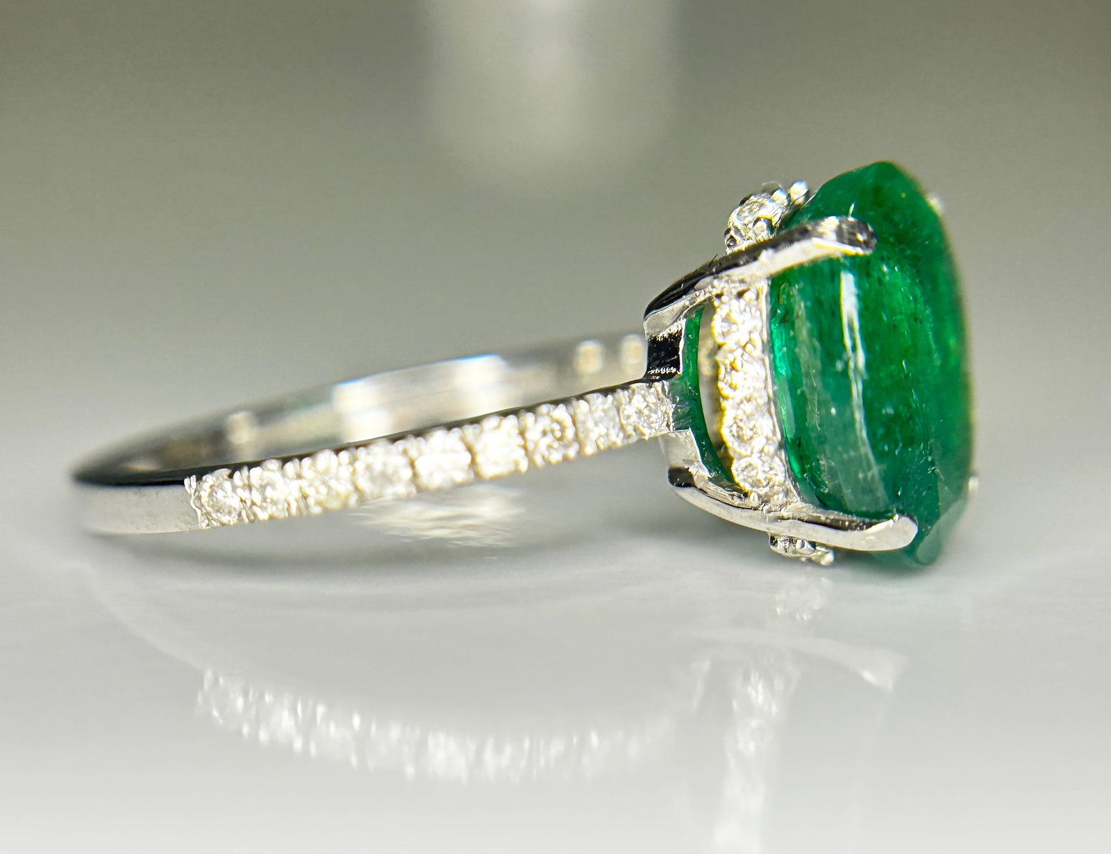 Beautiful 2.60 CT Natural Emerald Ring With Natural Diamonds & Platinum 950 - 5