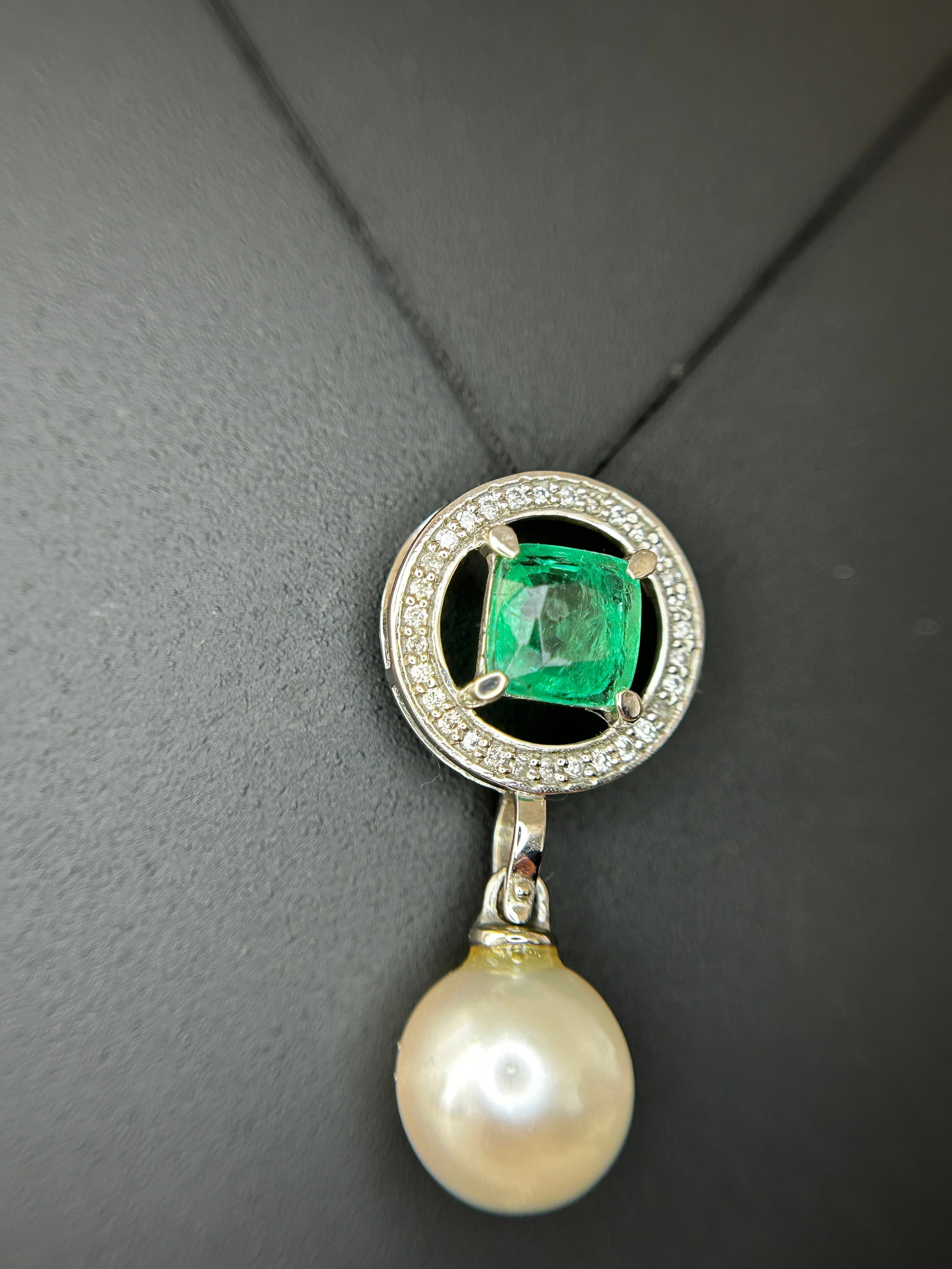 Beautiful 5.55CT South Sea Pearl, 1.14ct Emerald, Diamonds & 950 Platinum Pendant - 2