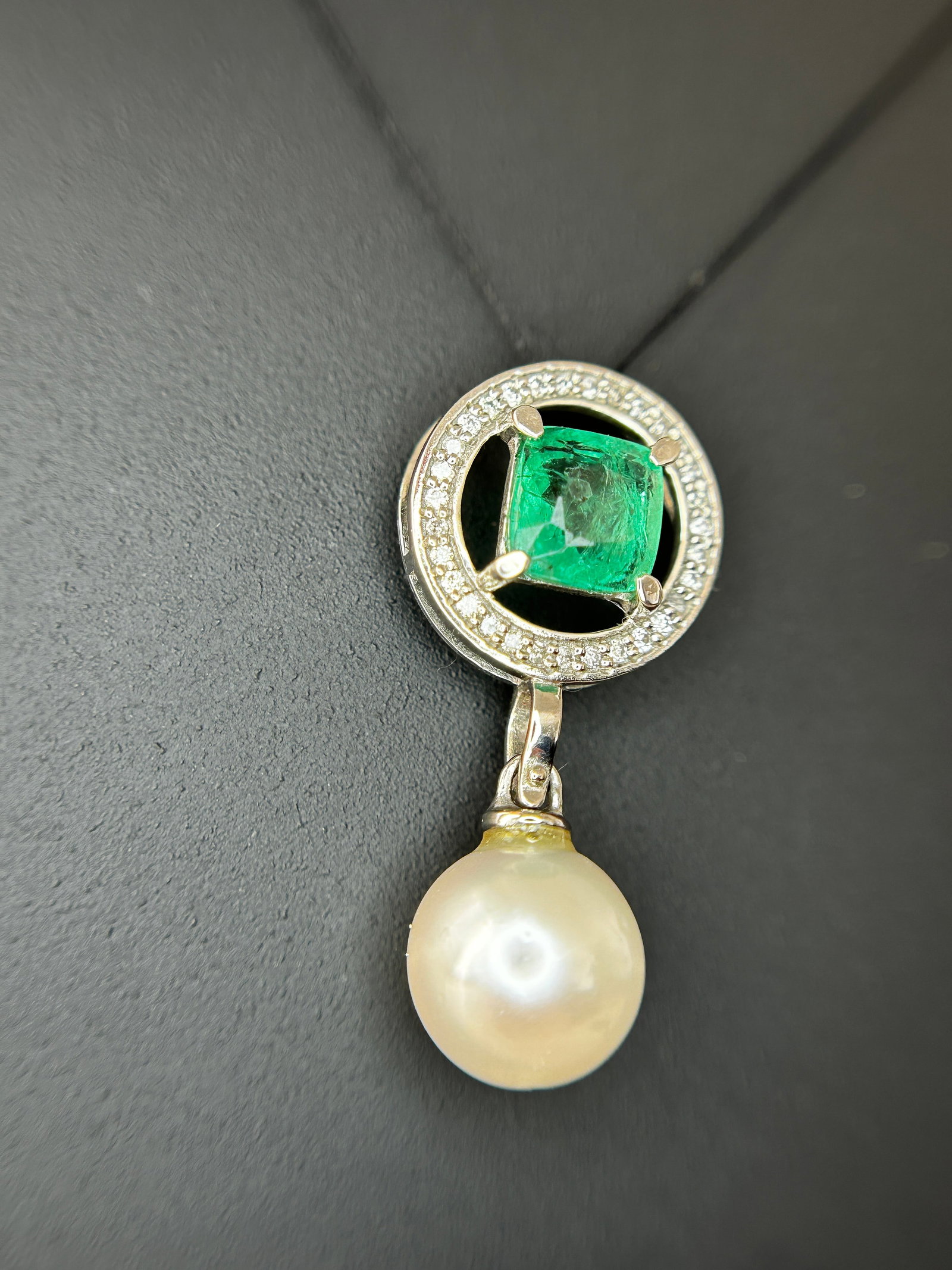 Beautiful 5.55CT South Sea Pearl, 1.14ct Emerald, Diamonds & 950 Platinum Pendant - 4