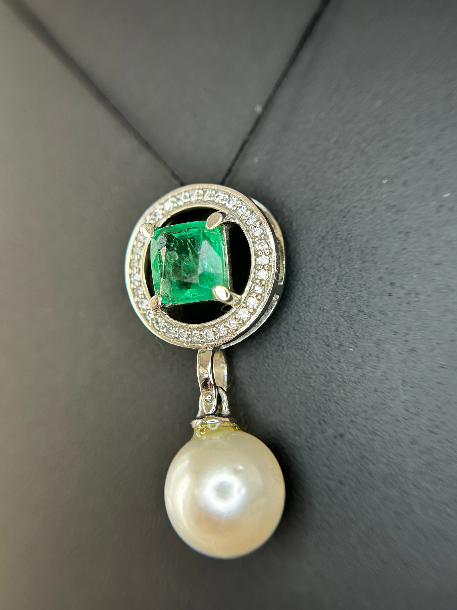 Beautiful 5.55CT South Sea Pearl, 1.14ct Emerald, Diamonds & 950 Platinum Pendant - 8