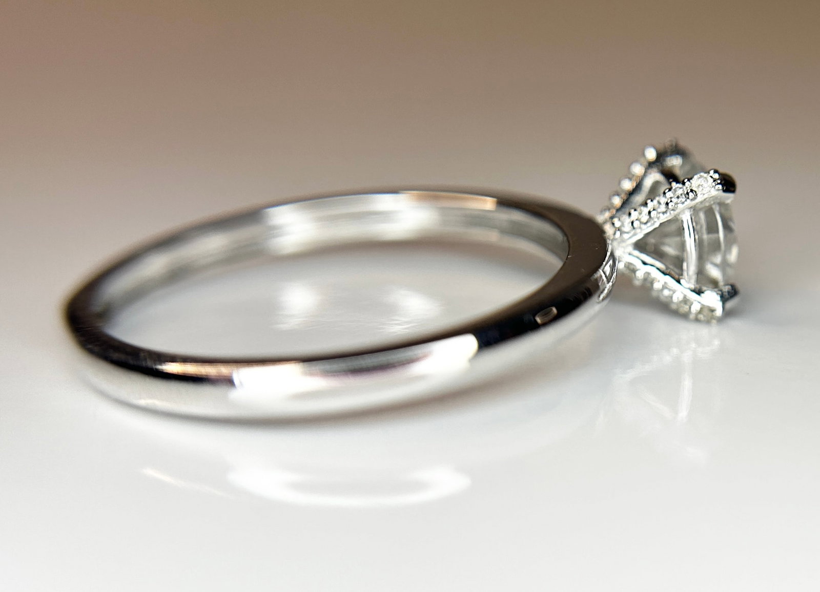 Beautiful 1.19ct Untreated Natural Solitaire Diamond & 18k Gold - 10