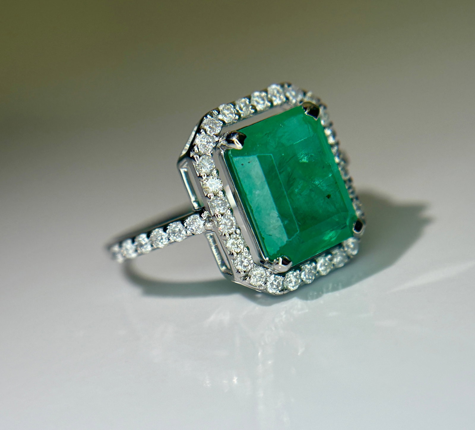 Beautiful 3.50 CT Natural Emerald Ring With Natural Diamonds & Platinum 950 - 10